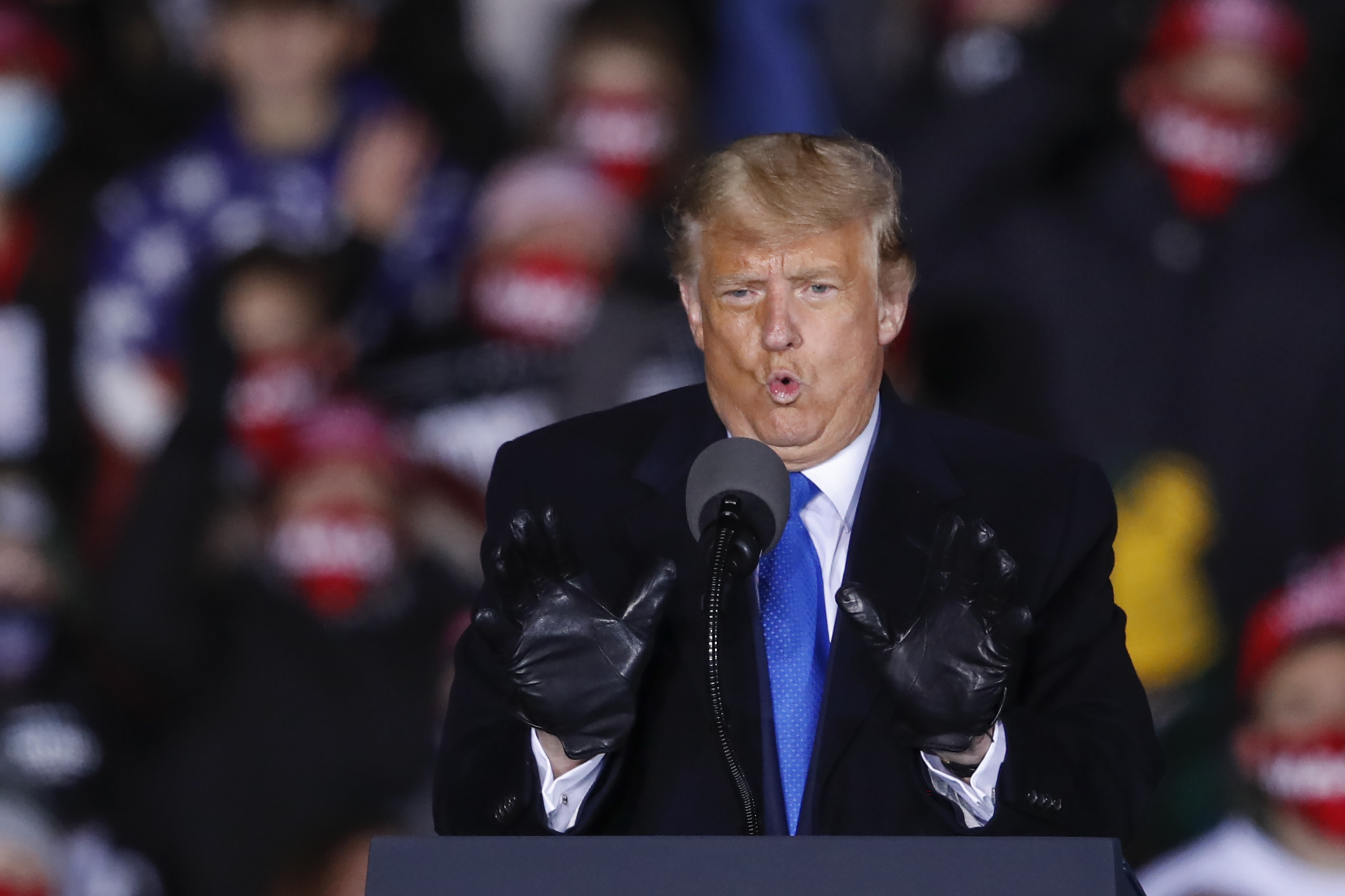 Trump attends campaign rally in Wisconsin