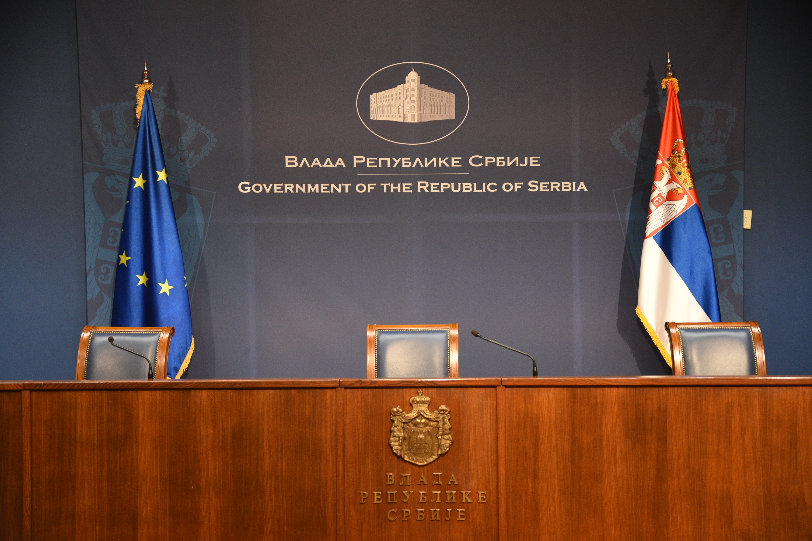Beograd 20.03.2020. Vlada Republike Srbije, sala za novinare, konferencija, zastava EU, zastava Srbije, prazne stolice, ilustracija Foto: Dragan Mujan/Nova.rs
