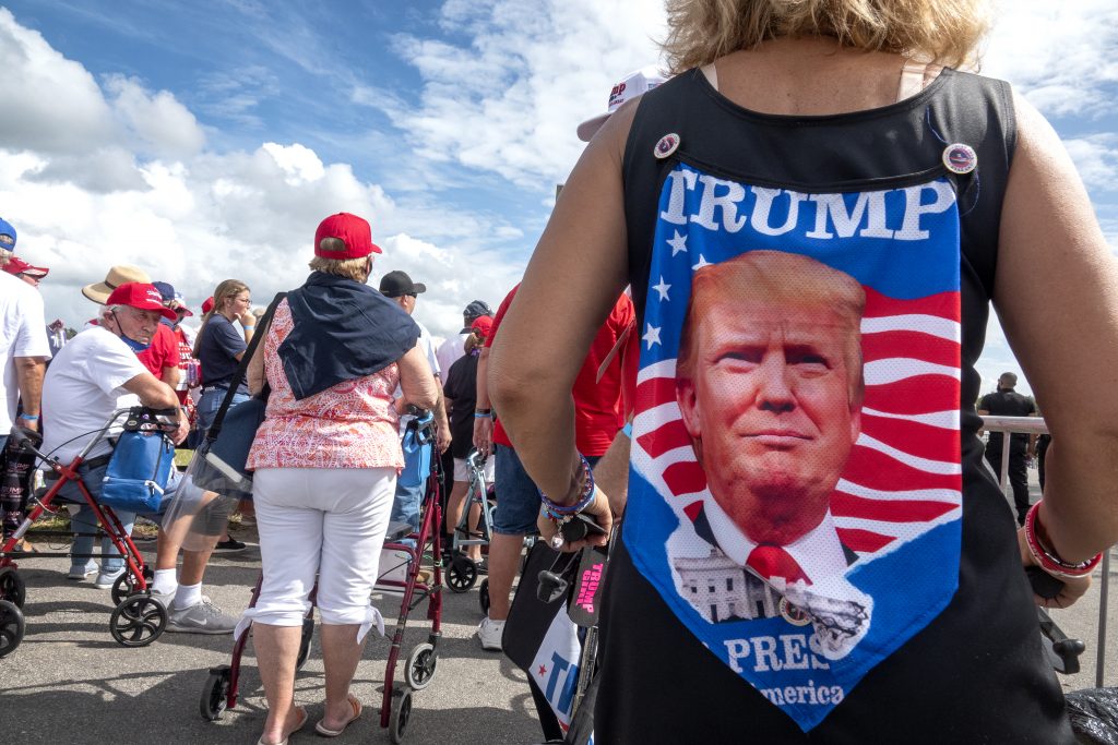 epa08768729 US President Donald J. Trump supporters attend the Make America Great Again Rally at the Villages Polo Club in the Villages, Florida, USA, 23 October 2020.  EPA-EFE/CRISTOBAL HERRERA-ULASHKEVICH