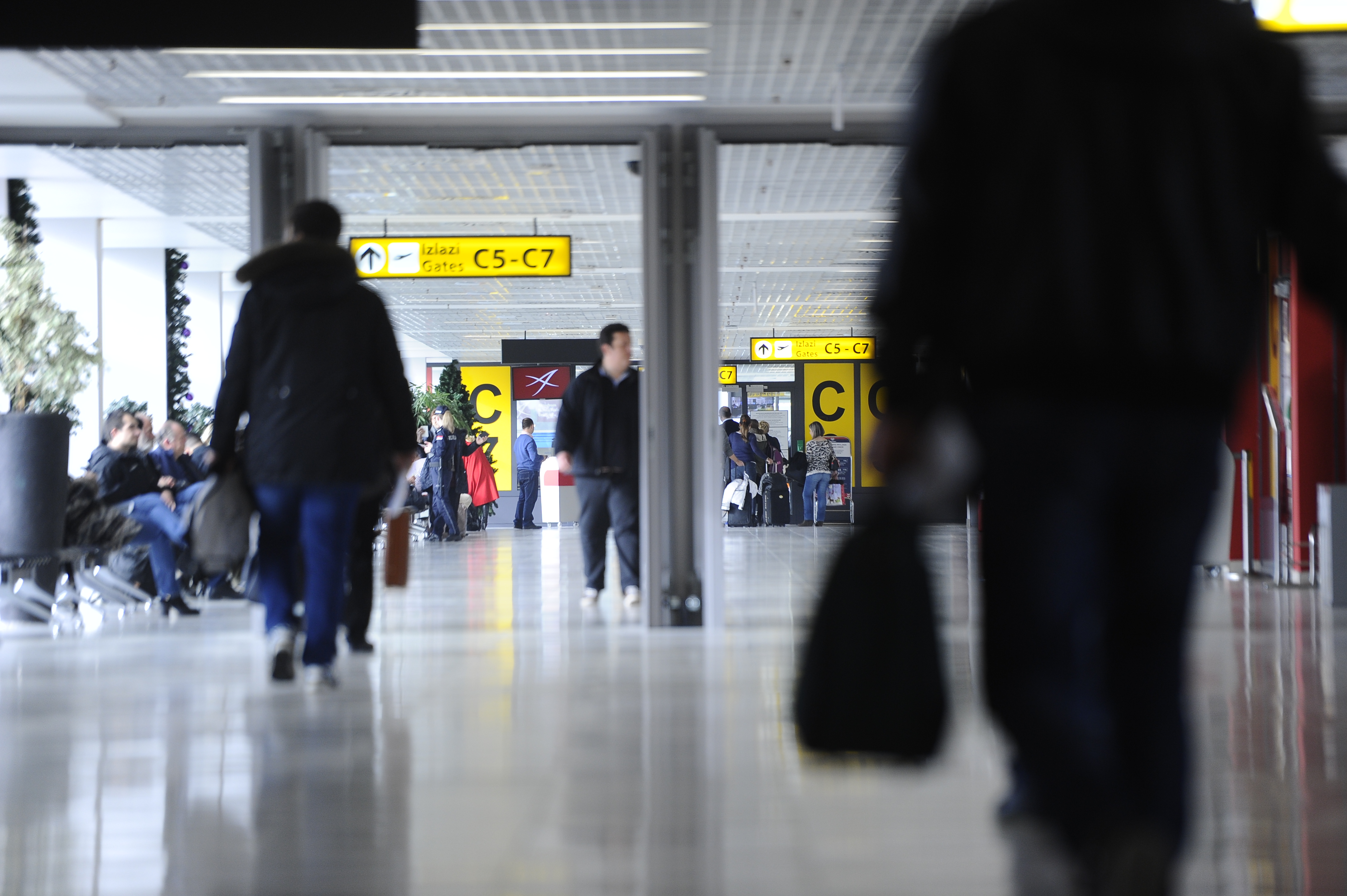 BEOGRAD 17.12.2015 Aerodrom Nikola Tesla, putnici Foto:Vesna Lalić