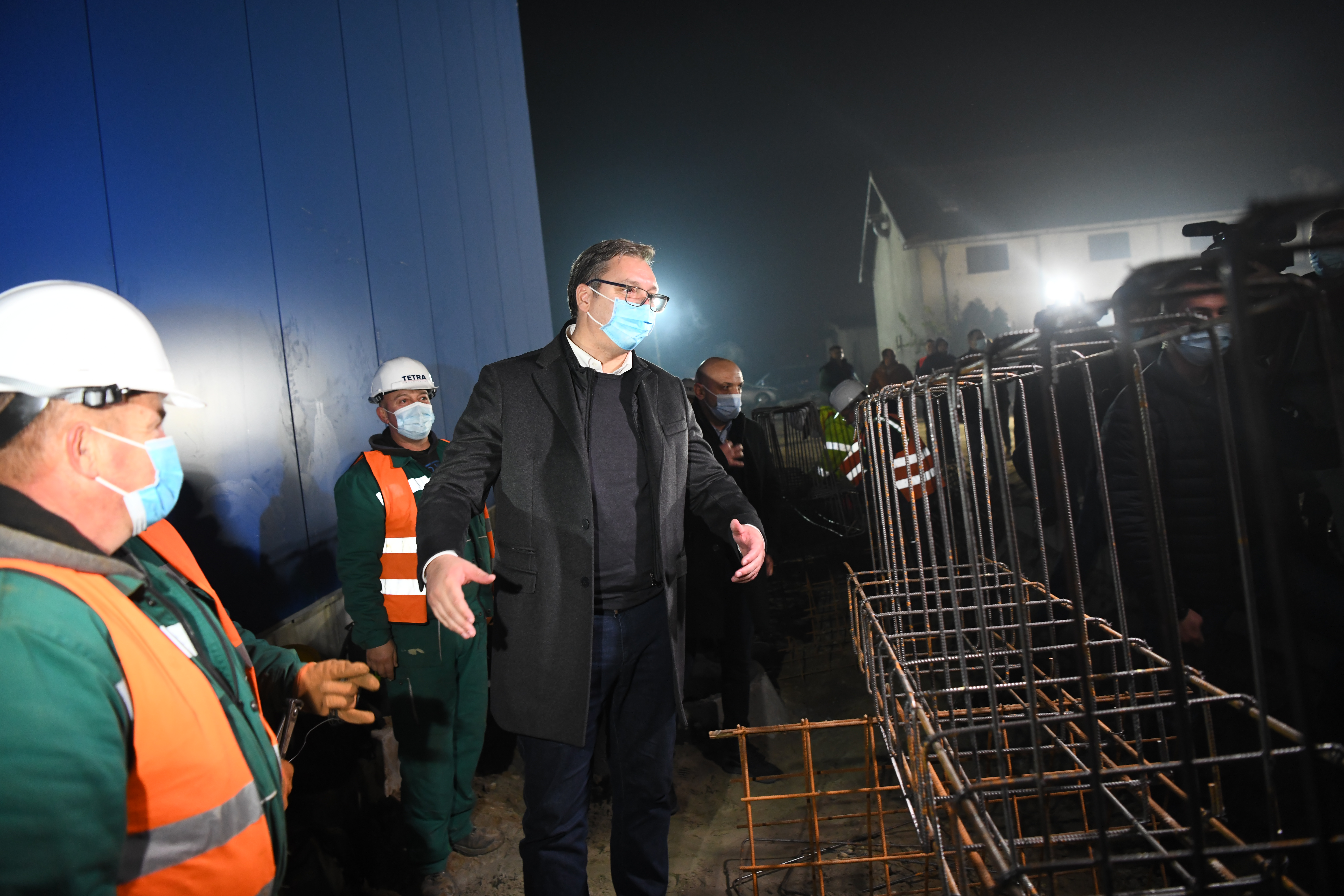 Beograd, 07.11.2020. Batajnica, vojni kompleks "Zemun Ekonomija", izgradnja nove kovid bolnice, obilazak radova, gradilišta, treća smena, Aleksandar Vučić,  Foto: Goran Srdanov/Nova.rs