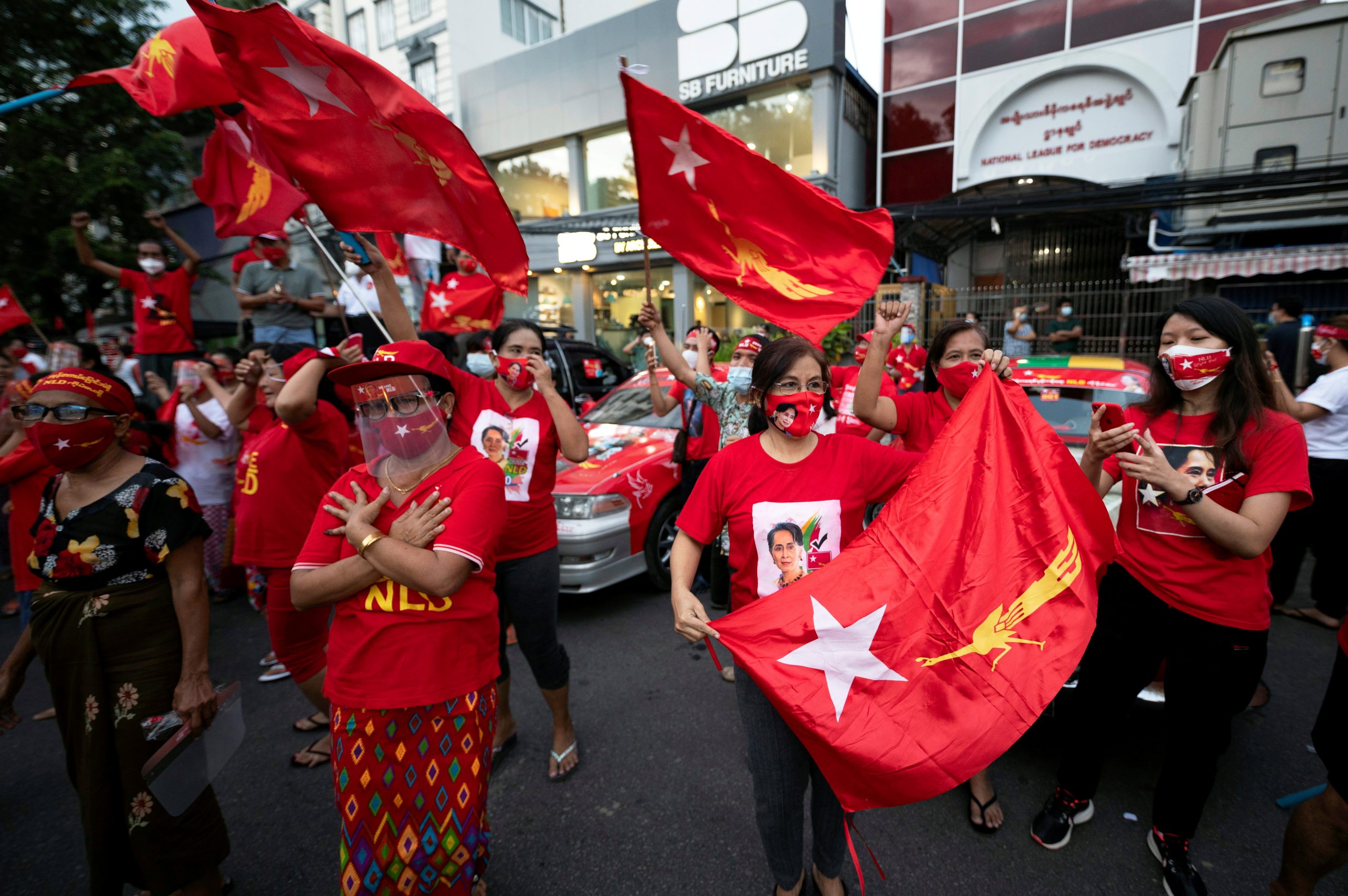 Supporters of National League for Democracy gather to celebrate at party headquarters after the general election in Yangon, Myanmar, November 9, 2020.?REUTERS/Shwe Paw Mya Tin