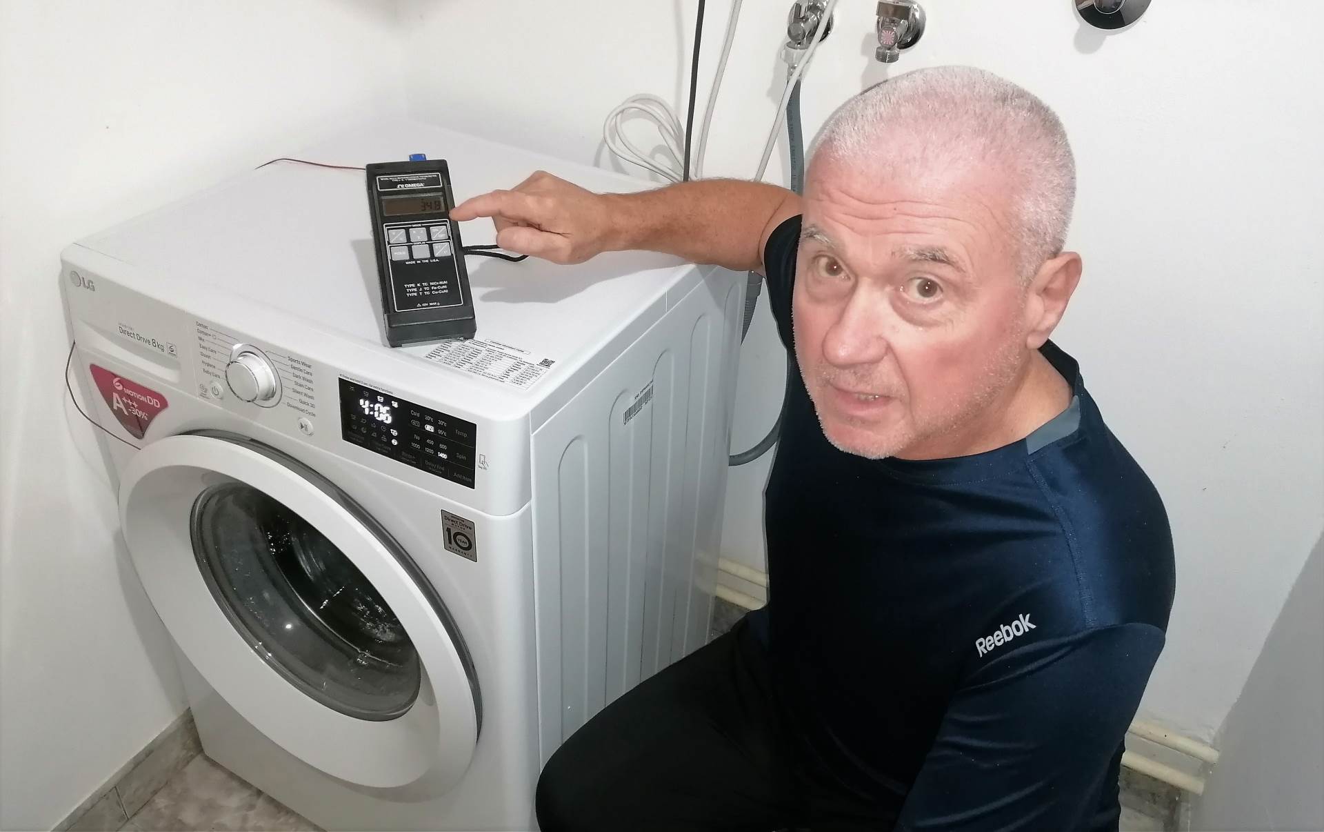 Dejan Beatović već mesecima pokušava da dokaže da veš-mašina koju je platio 50.000 dinara ne pere veš na temperaturama propisanim na deklaraciji