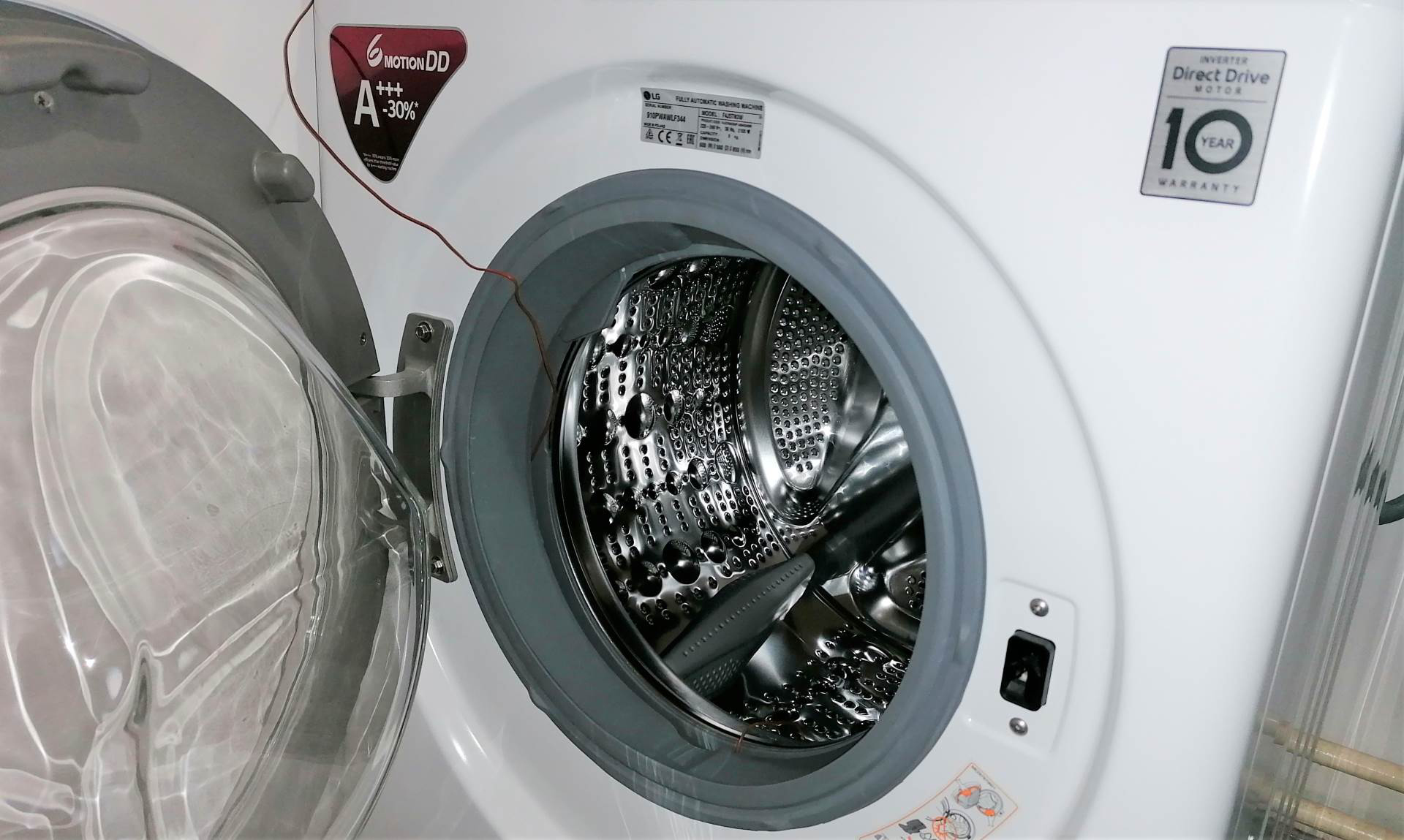 Dejan Beatović već mesecima pokušava da dokaže da veš-mašina koju je platio 50.000 dinara ne pere veš na temperaturama propisanim na deklaraciji