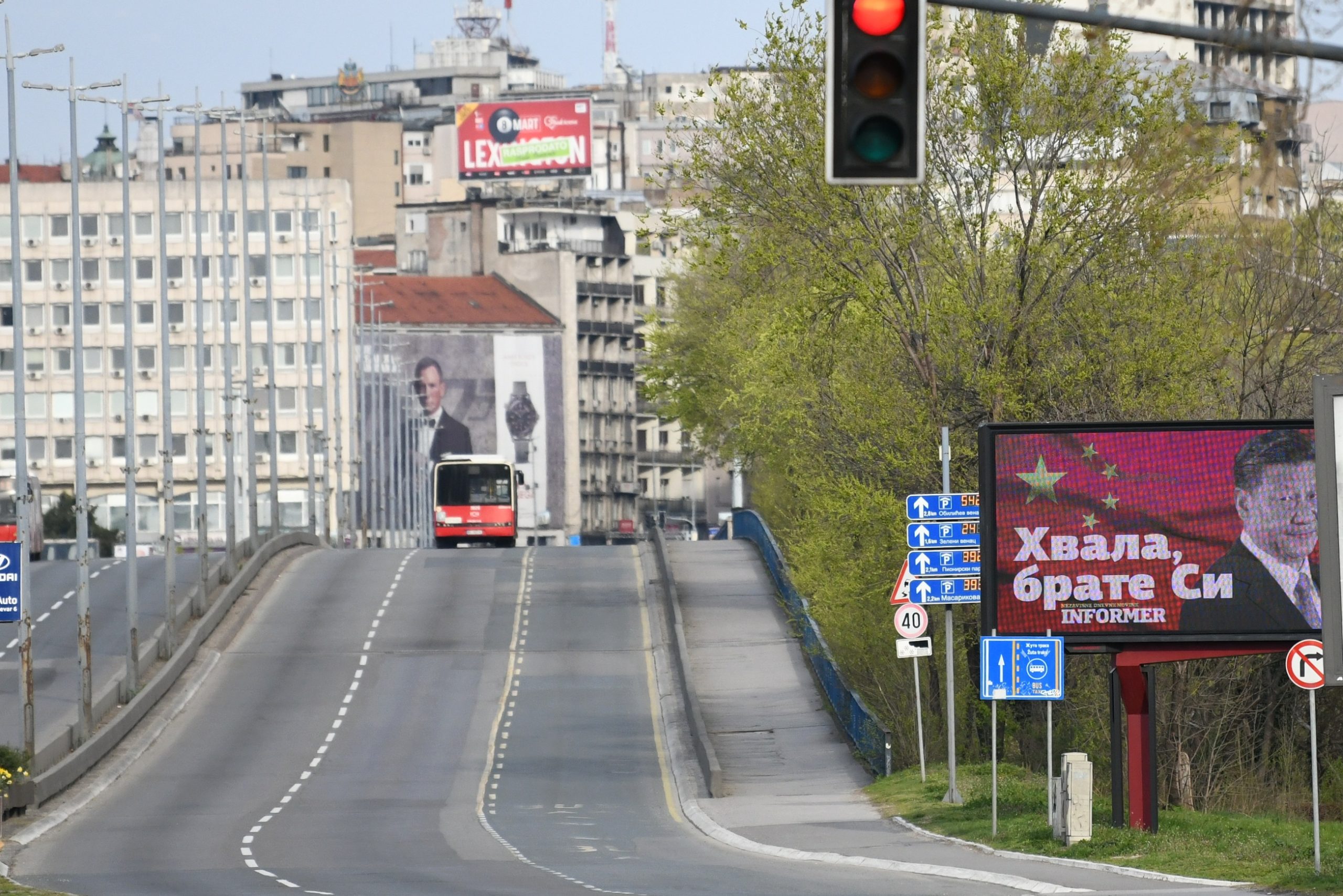 Beograd 31.03.2020. Brankov most, policijski čas prazne ulice, bilbord zahvalnost kineskom predsedniku Siju Foto:Vesna Lalić/Nova.rs