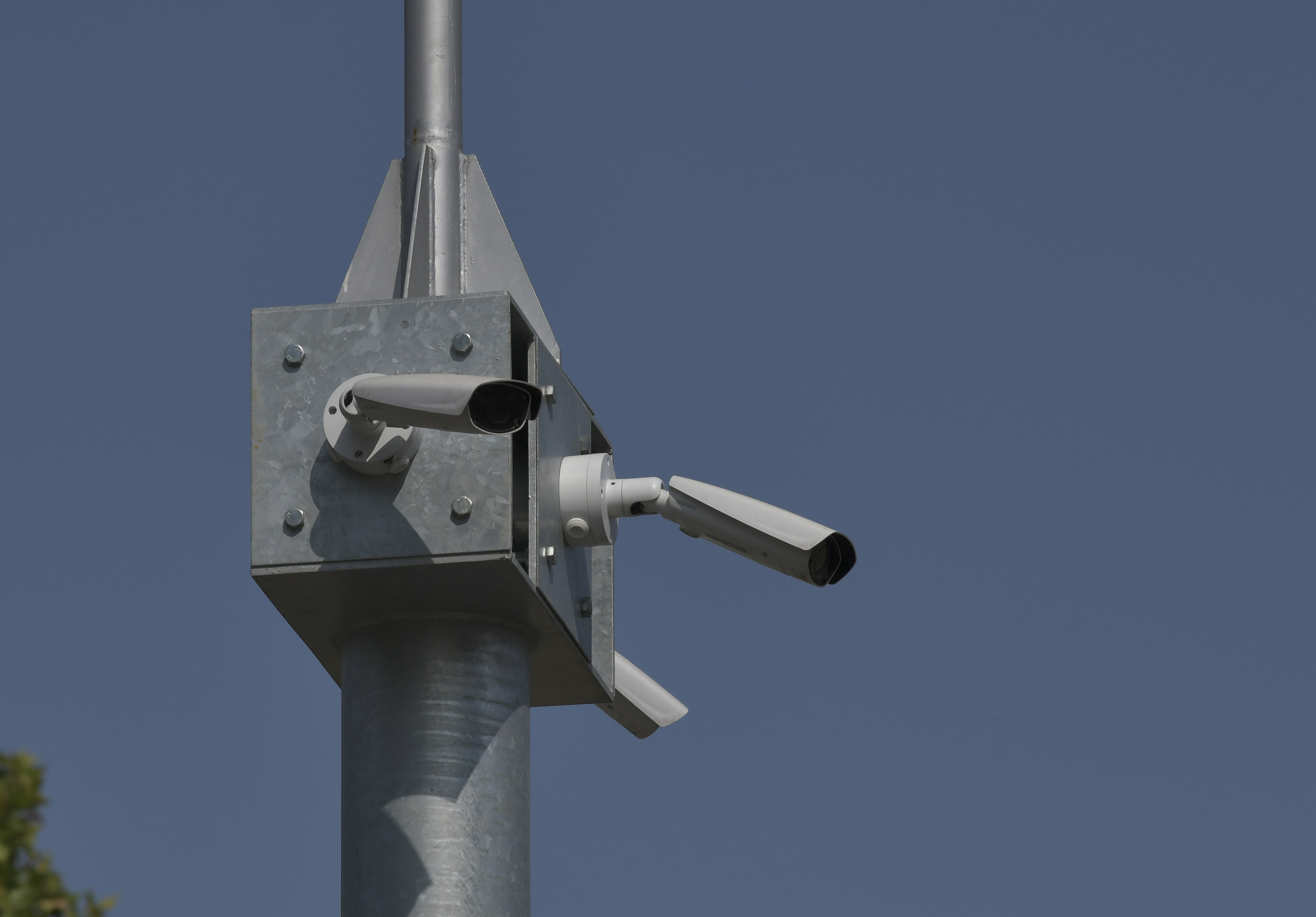 nadzorne kamere, kamere za pracenje saobracaja, ulicne kamere, kamera, posmatranje, osmatranje,