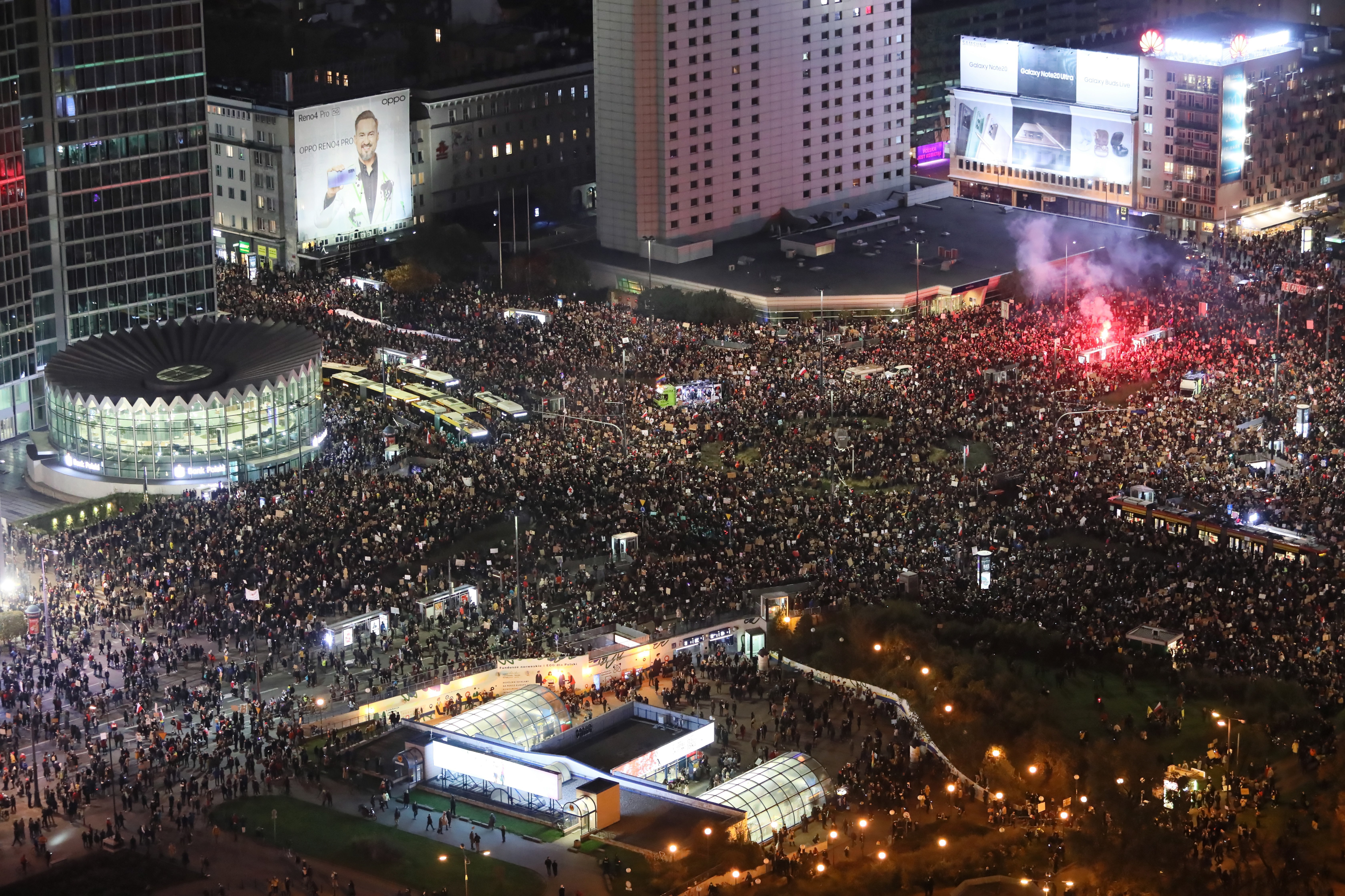 Women's 'March on Warsaw'