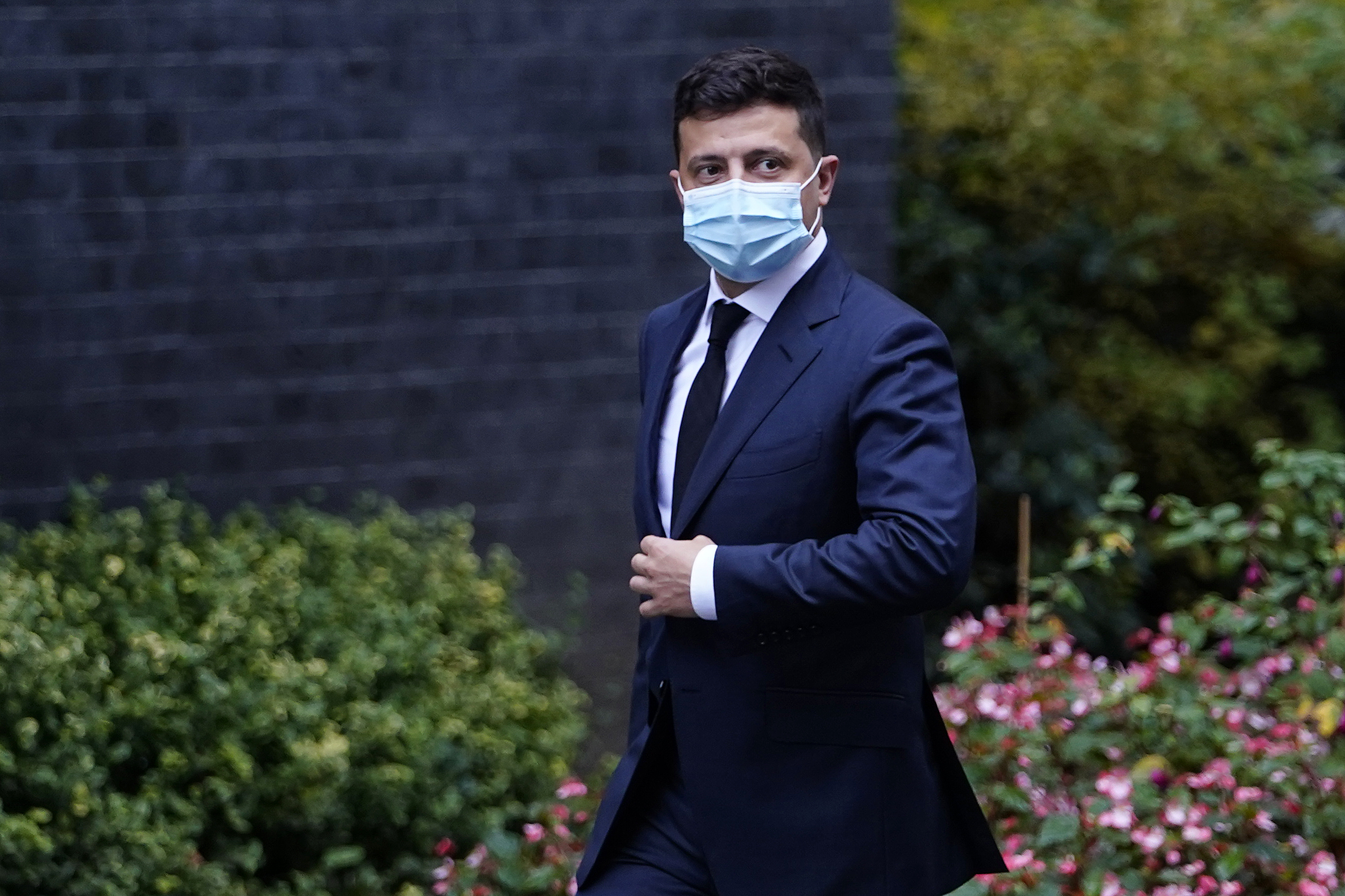Vladimir Zelenski
epa08728649 Ukraine's President Volodymyr Zelensky ahead of a meeting with British Prime Minister Boris Johnson in 10 Downing Street, Central London, Britain, 08 October 2020.  EPA-EFE/WILL OLIVER / POOL
