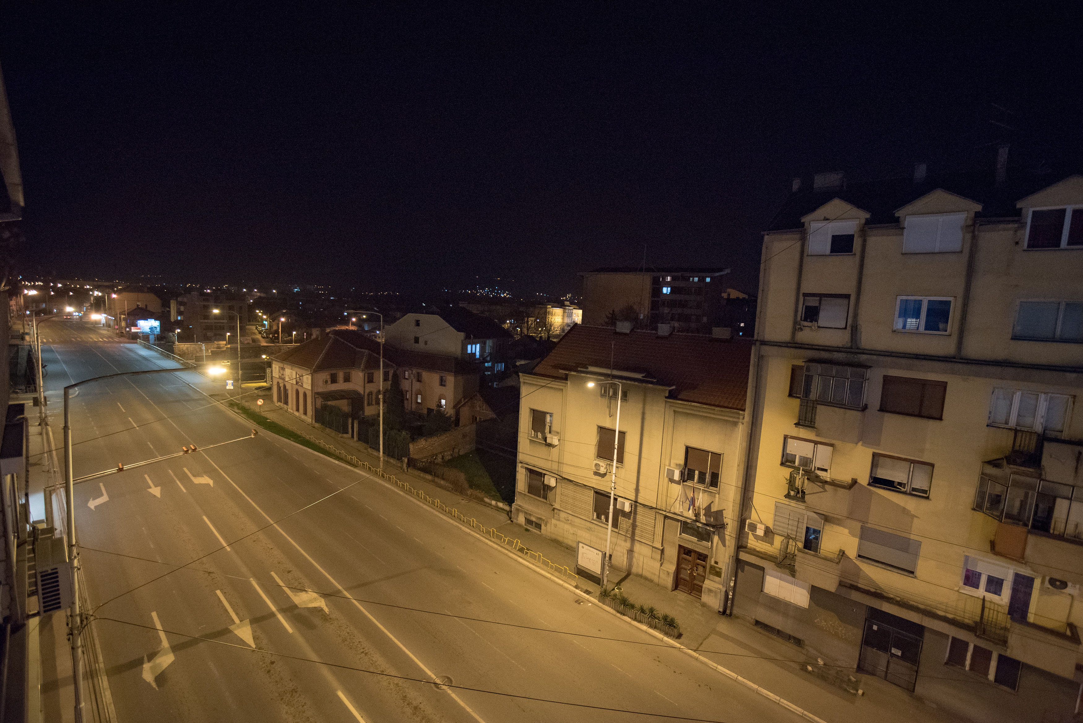Niš, policijski čas, prazne ulice, koronavirus Niš Foto: TANJUG/ DIMITRIJE NIKOLIĆ/ bs 18. marta 2020 - Ulice Niša posle 20 časova. FOTO TANJUG/ DIMITRIJE NIKOLIĆ/ bs