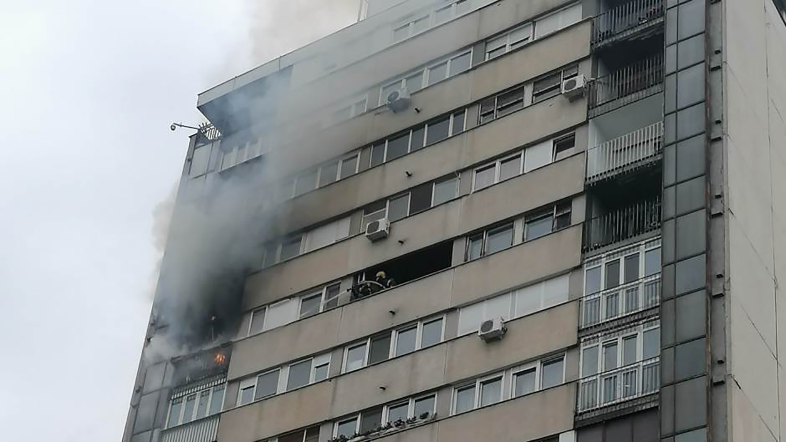 Pozar Novi Beograd, stan na sestom spratu
