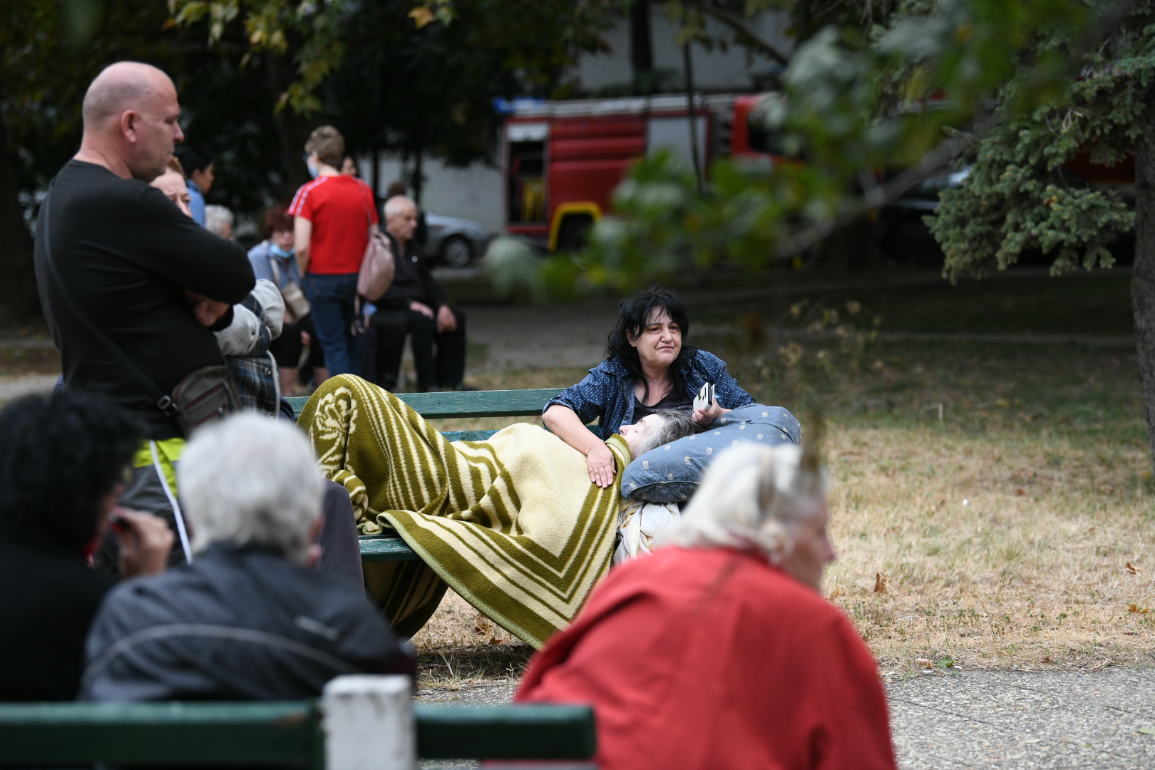 Beograd 27. septembar 2020. Pozar Novi Beograd ugao ulica Arsenija Carnojevica i Narodnih heroja, hitna pomoc stanari zgrade Foto:Vesna Lalić/Nova.rs