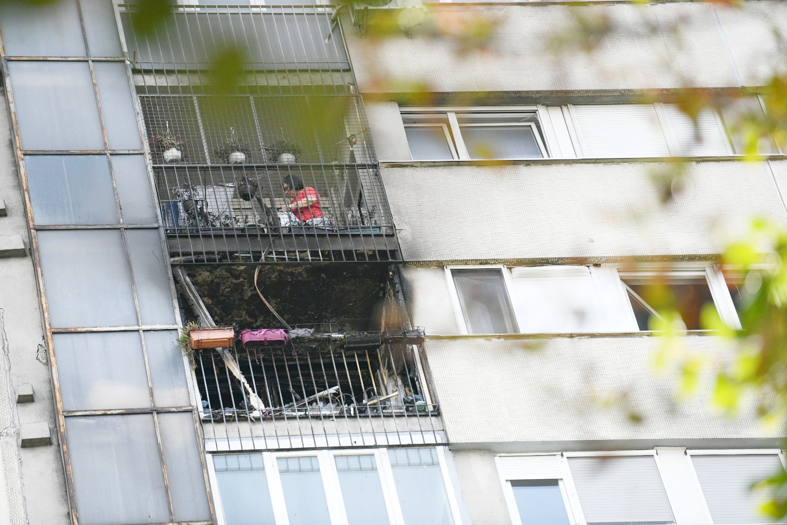 Beograd 27. septembar 2020. Pozar Novi Beograd ugao ulica Arsenija Carnojevica i Narodnih heroja, hitna pomoc stanari zgrade Foto:Vesna Lalić/Nova.rs