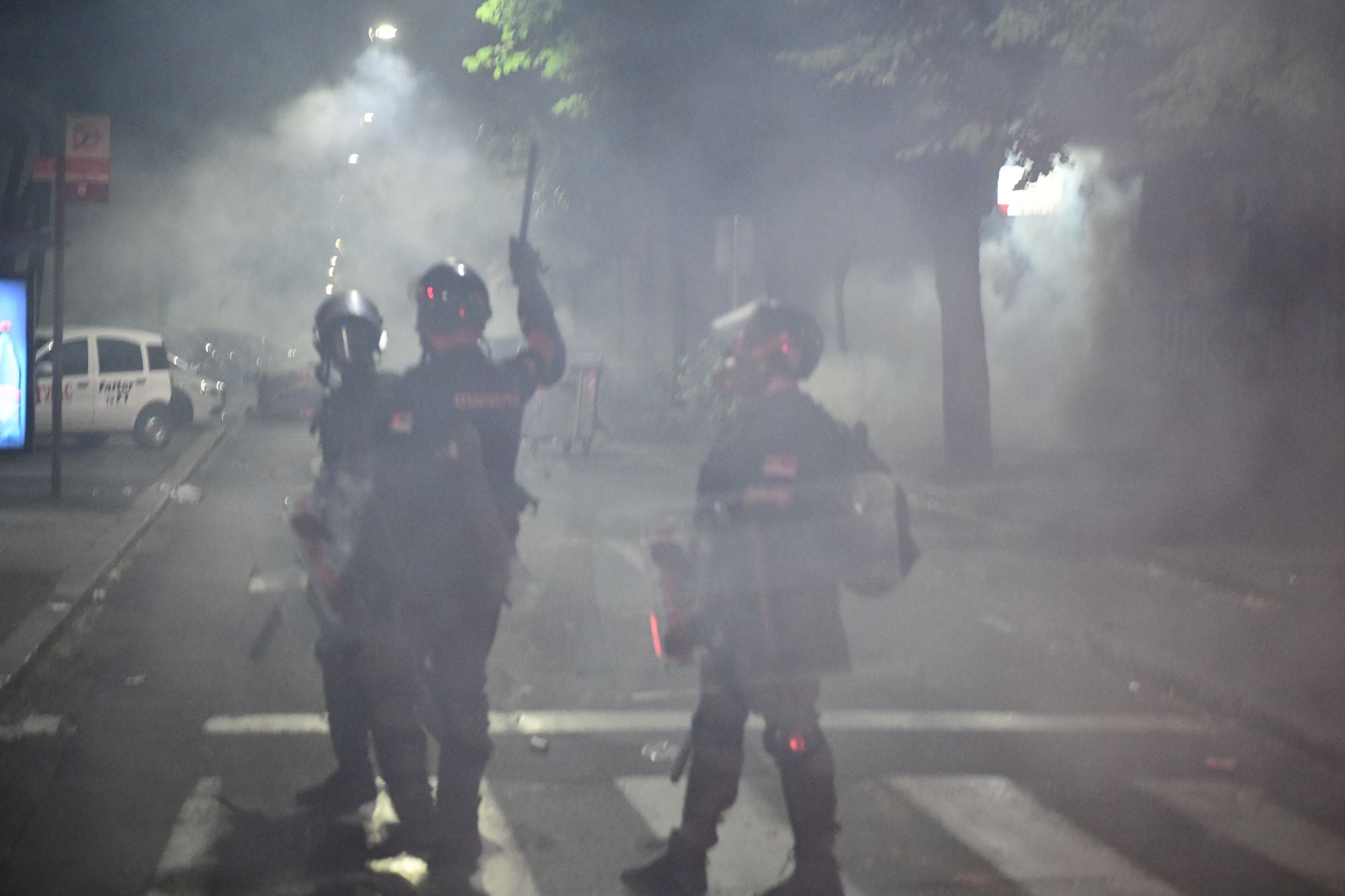Beograd 08.07.2020. Protest, drugi dan demonstracija, haos, suzavac, paljenje, povređeni, policija Foto: Goran Srdanov/Nova.rs