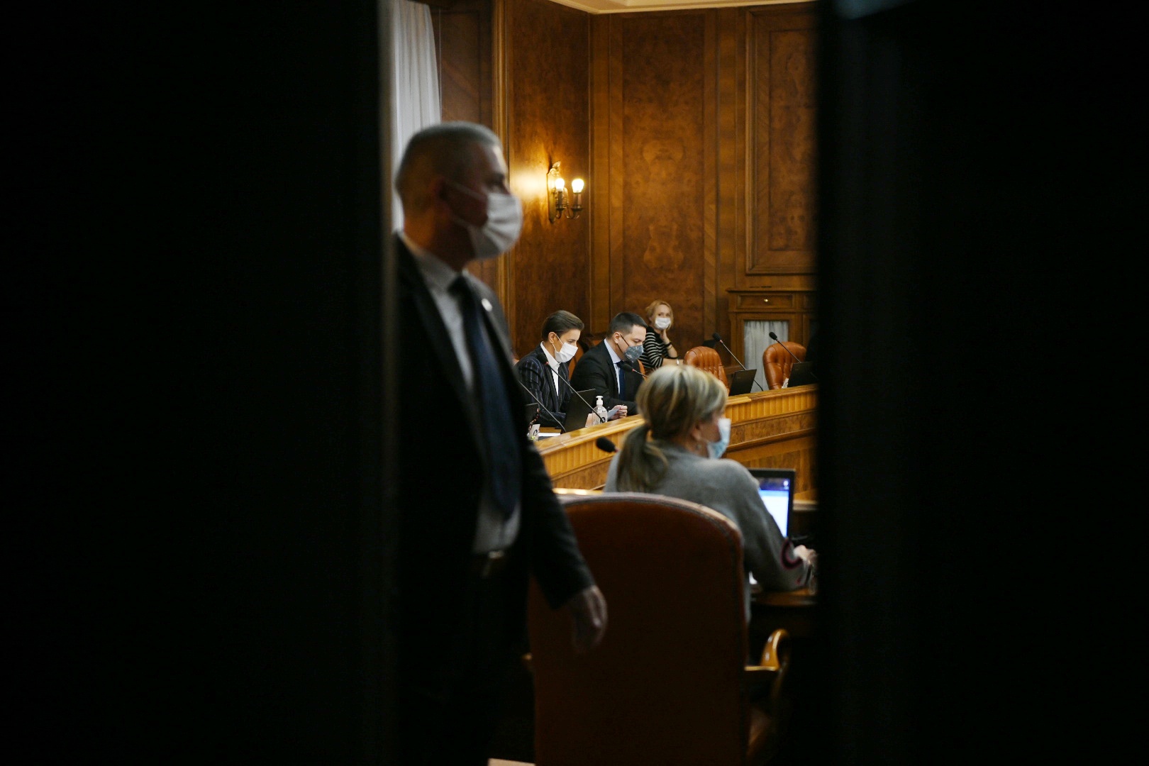 Beograd 15. novembar 2020. Ana Brnabic, Branko Ruzic, Vanredna sednica Vlade Srbije, zasedanje ministara povodom donosenja novih mera za suzbijanje sirenja pandemije koronavirusa Foto:Vesna Lalić/Nova.rs