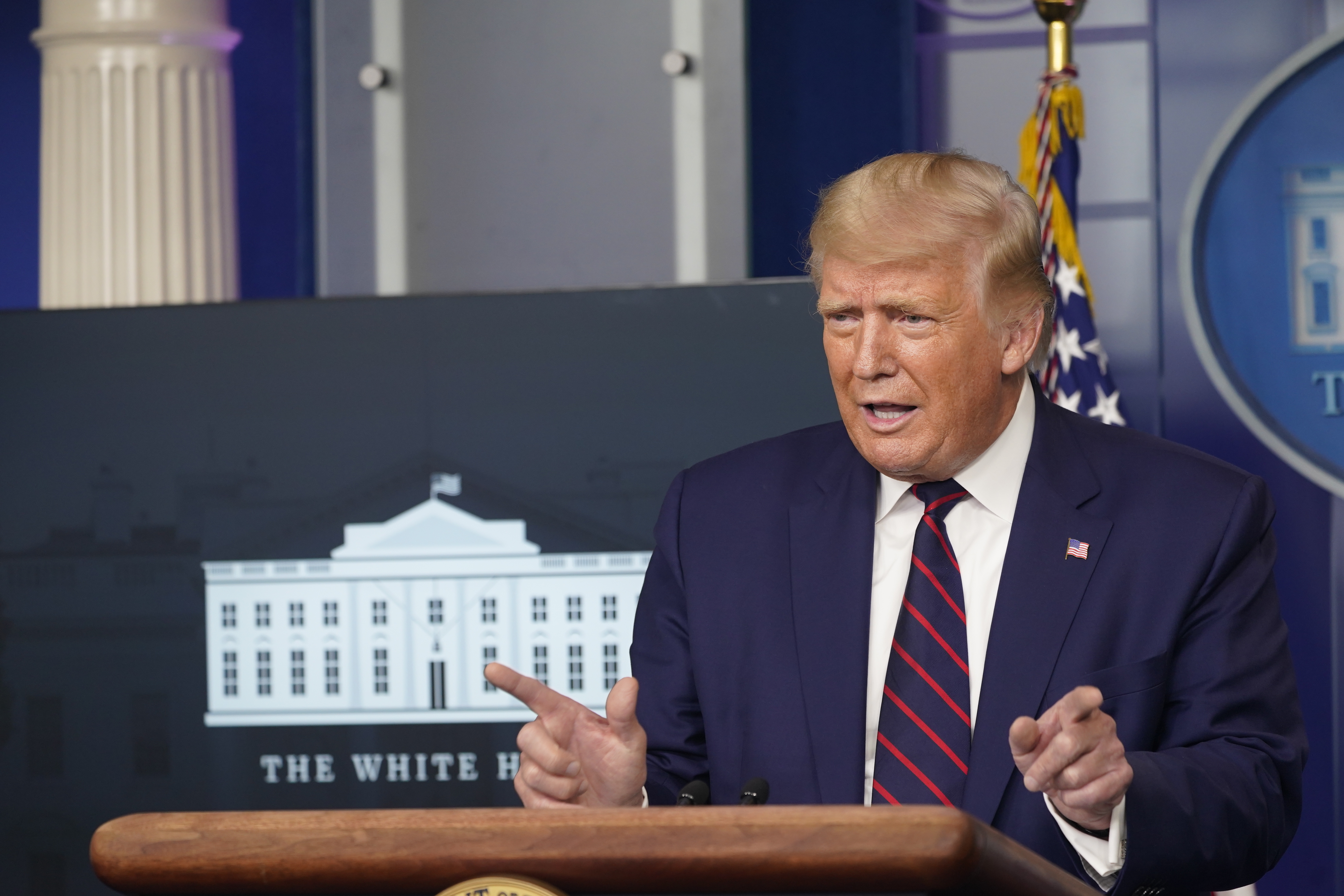 epa08647796 US President Donald J. Trump holds a news briefing at the White House, in Washington, DC, USA, 04 September 2020.  EPA-EFE/Chris Kleponis / POOL