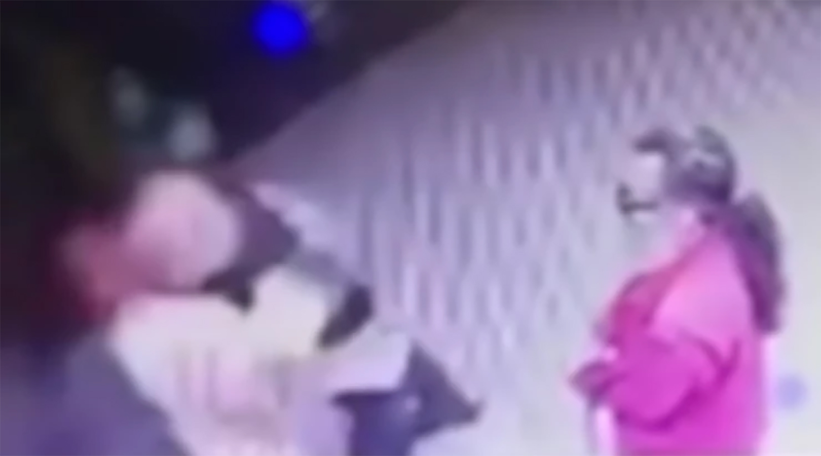 Obezbedjenje udara zenu u glavu