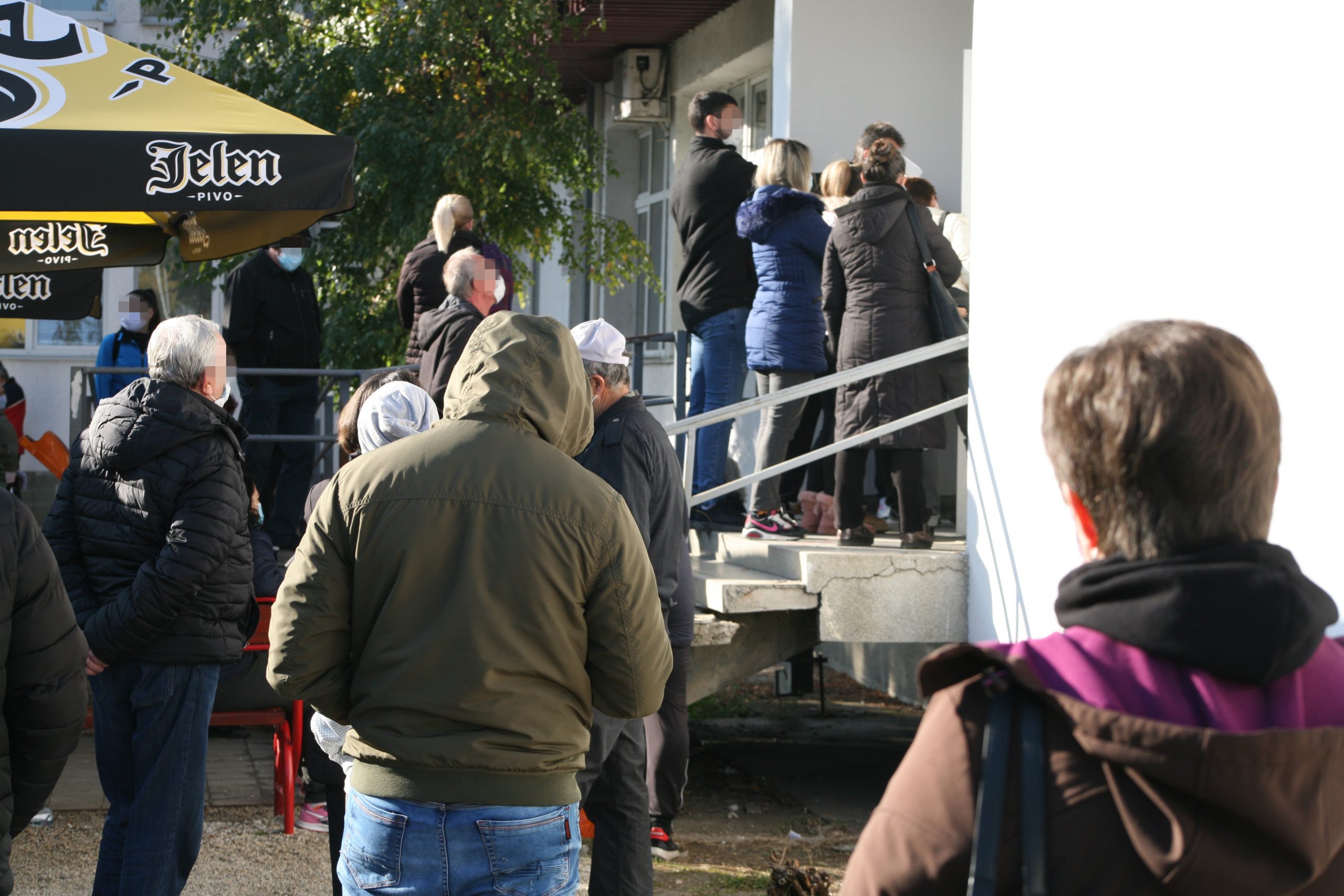 kragujevac 16.11.2020 kovid ambulanta, čekanje, redovi