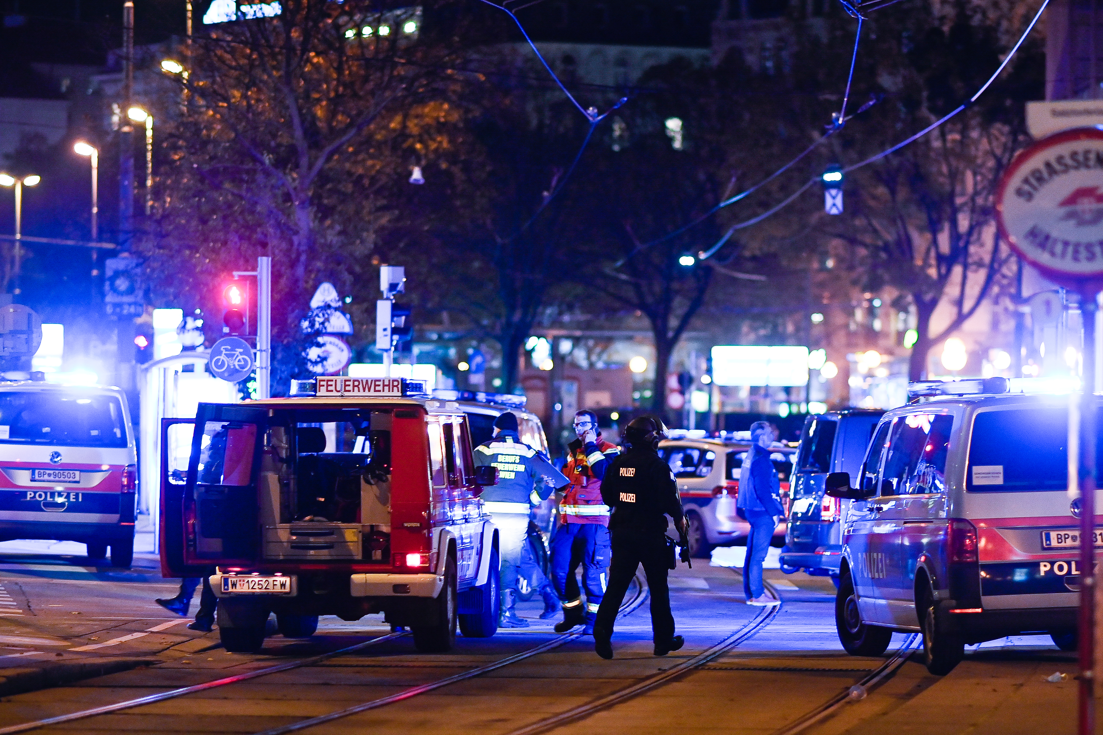 Vienna terror attack  teroristicki napad bec austrija
