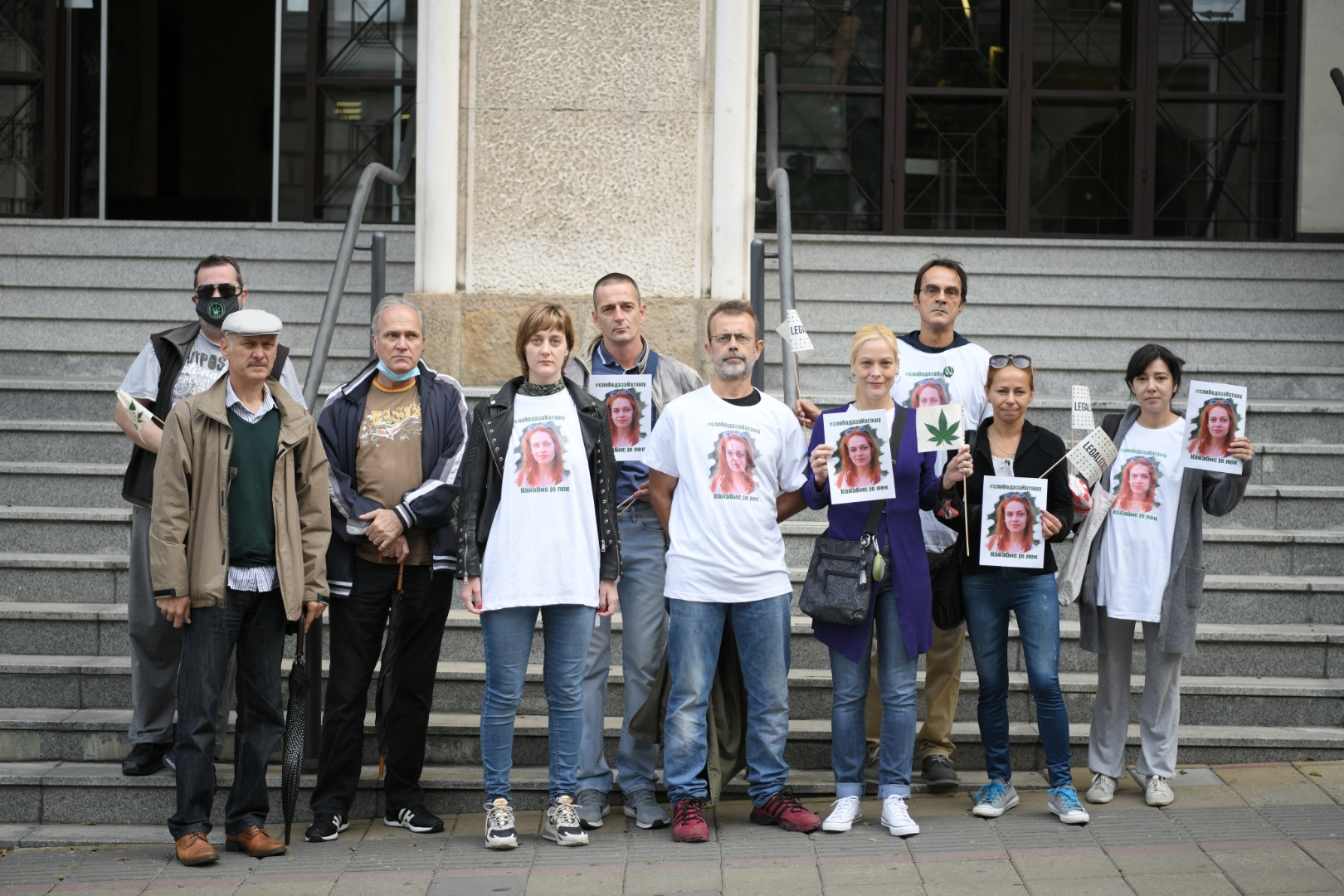 Beograd, 06.10.2020. Apelacioni sud u Nemanjinoj ulici, Sloboda za Natašu, kanabis je lek, protest, devojka osuđena zbog trave Foto: Dragan Mujan/Nova.rs