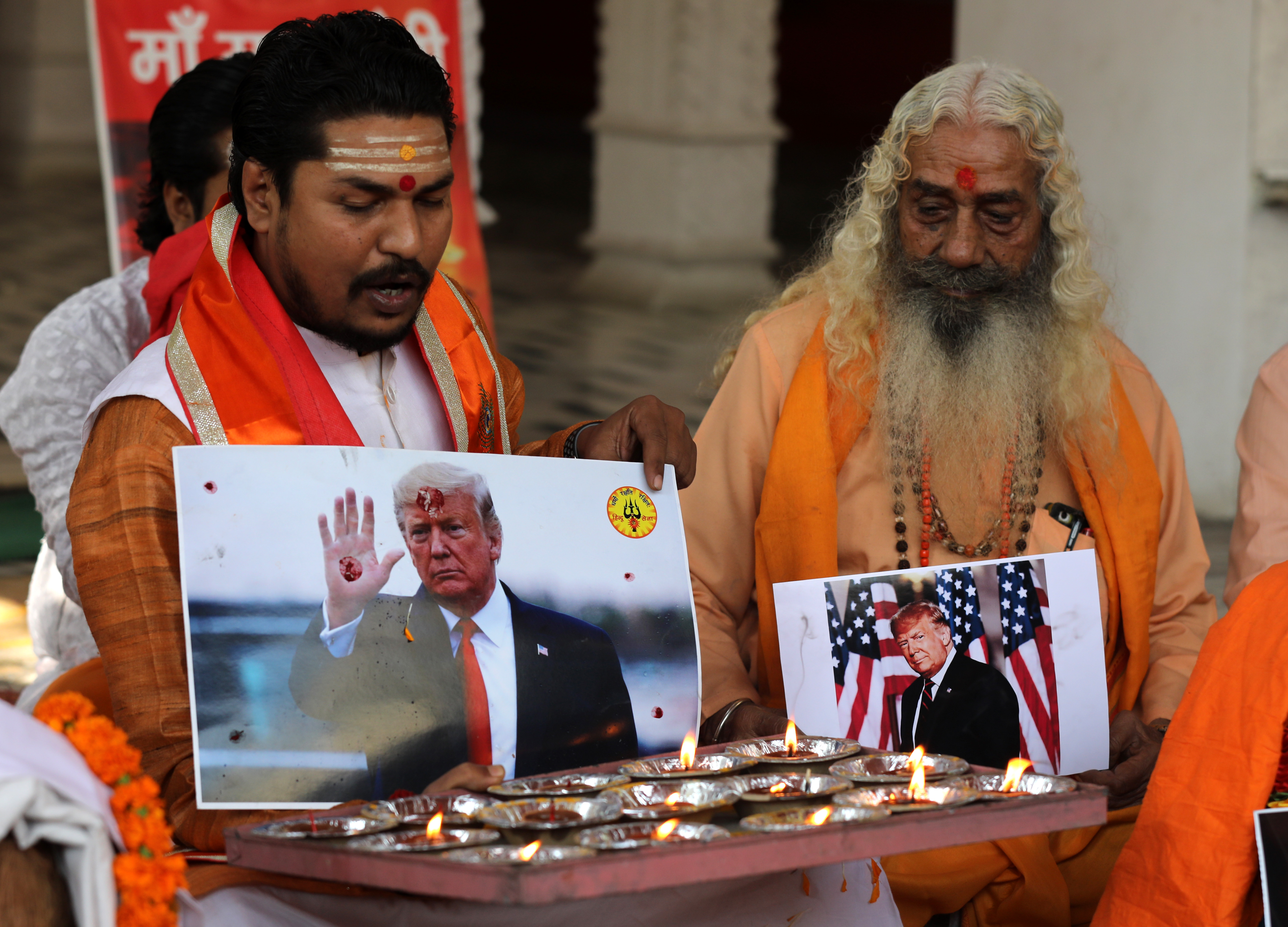 ksenija Right-wing organisation Hindu Sena perform Hindu fire rituals in support of Donald Trump in New Delhi