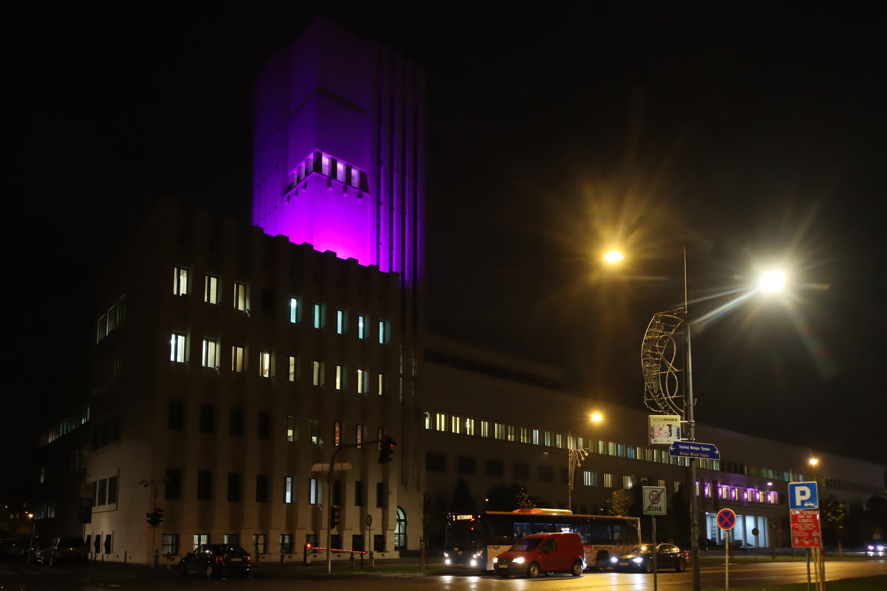 ZGRADA POKRAJINSKE VLADE U LJUBICASTIM BOJAMA