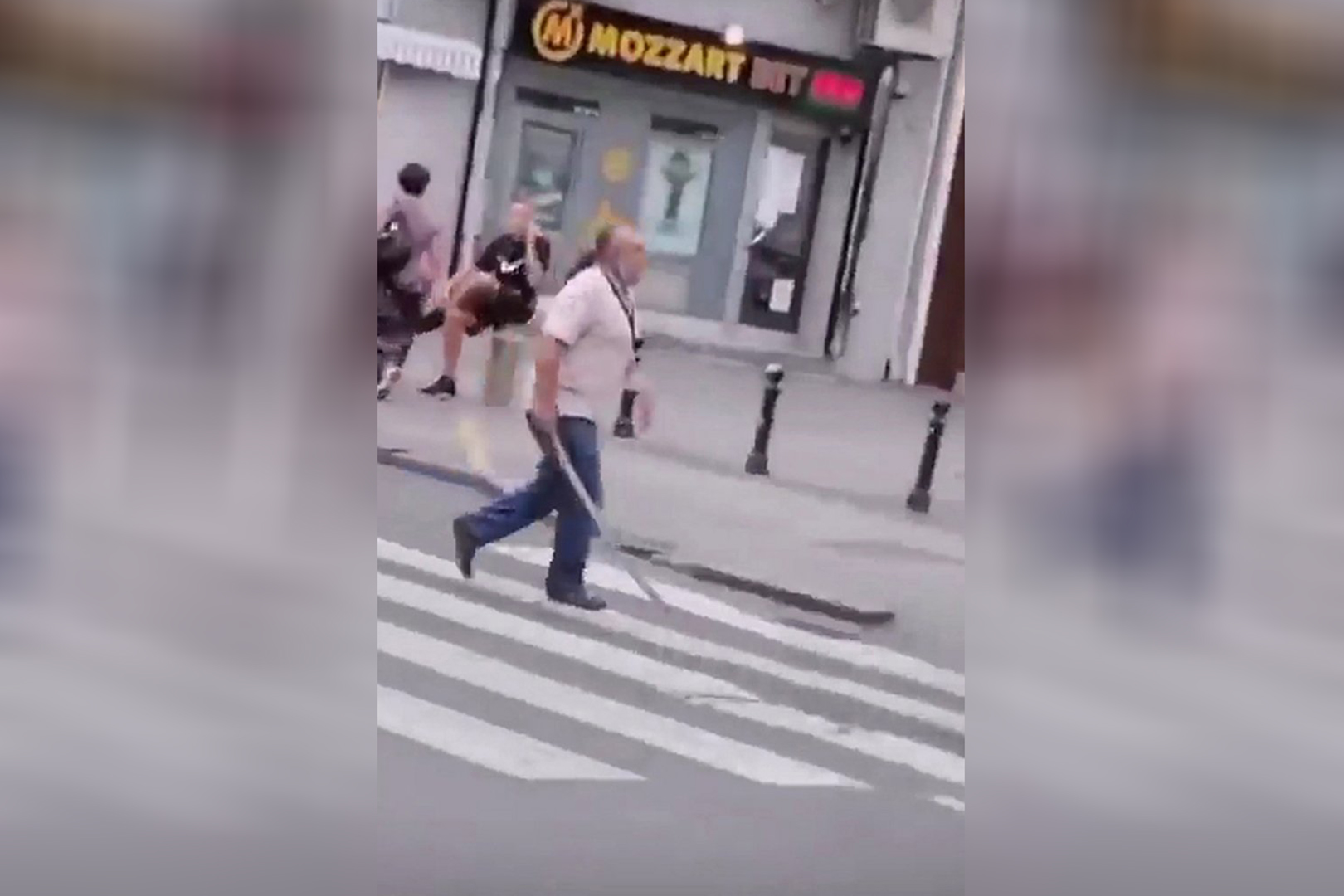 27778_vozac-autobusa-s-motkom-5_orig