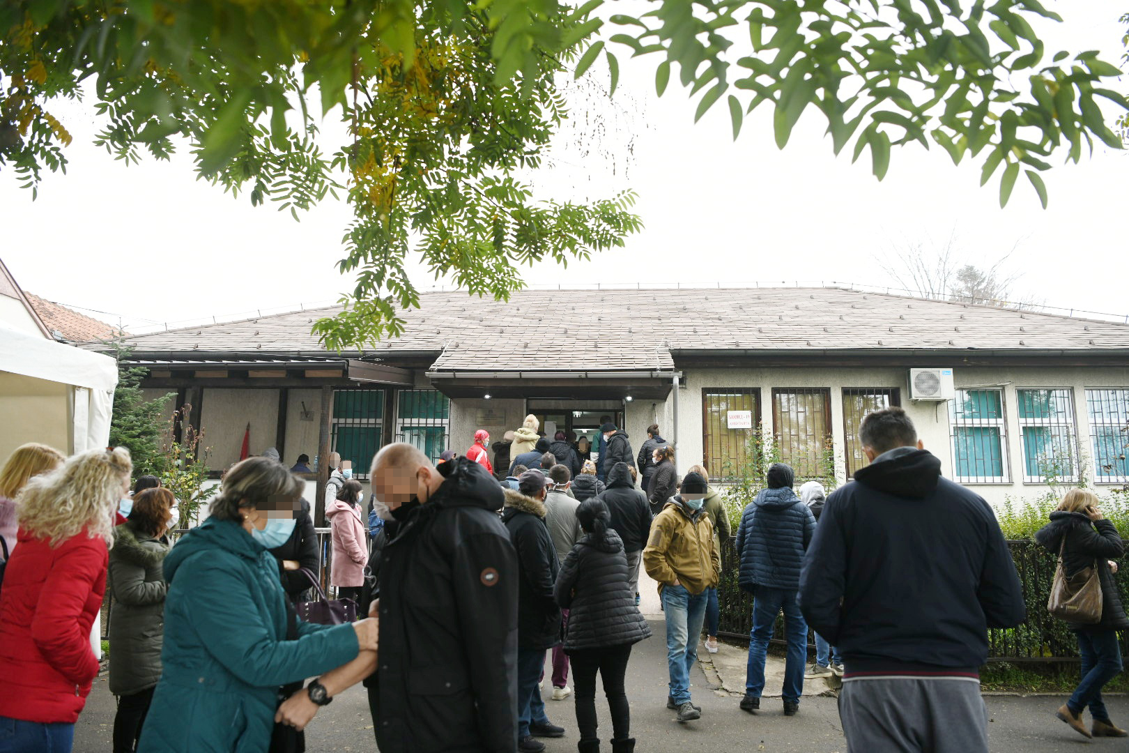 Beograd 18.11.2020. Gradski zavod za plućne bolesti i tuberkulozu, ogranak Zemun, kovid ambulanta, pacijenti, čekanje, koronavirus, kovid, covid Foto: Vesna Lalić/Nova.rs