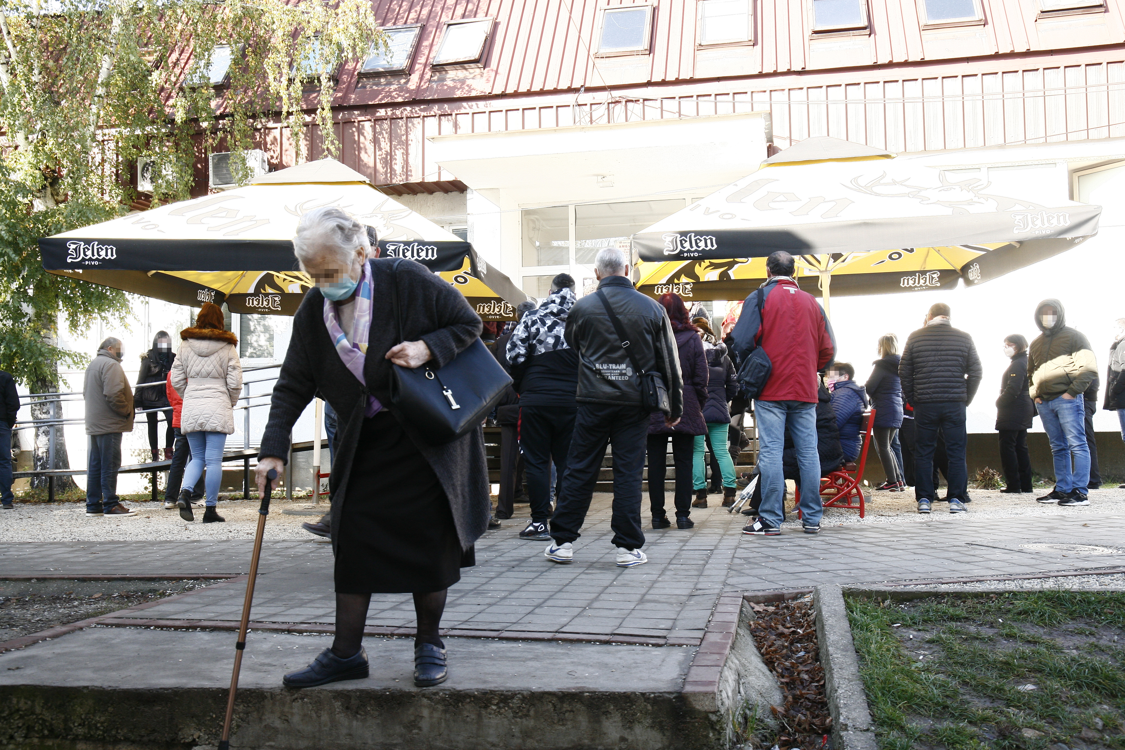 kragujevac 16.11.2020 kovid ambulanta, čekanje, redovi