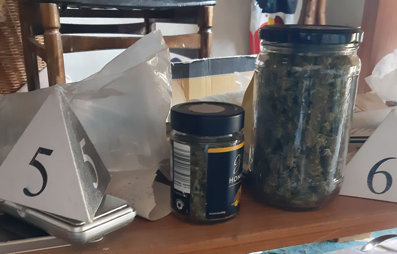 Kragujevac zaplena 12 kilograma marihuane i 22 kilograma biljaka kanabis hapsenje osumnjicenog M V, droga