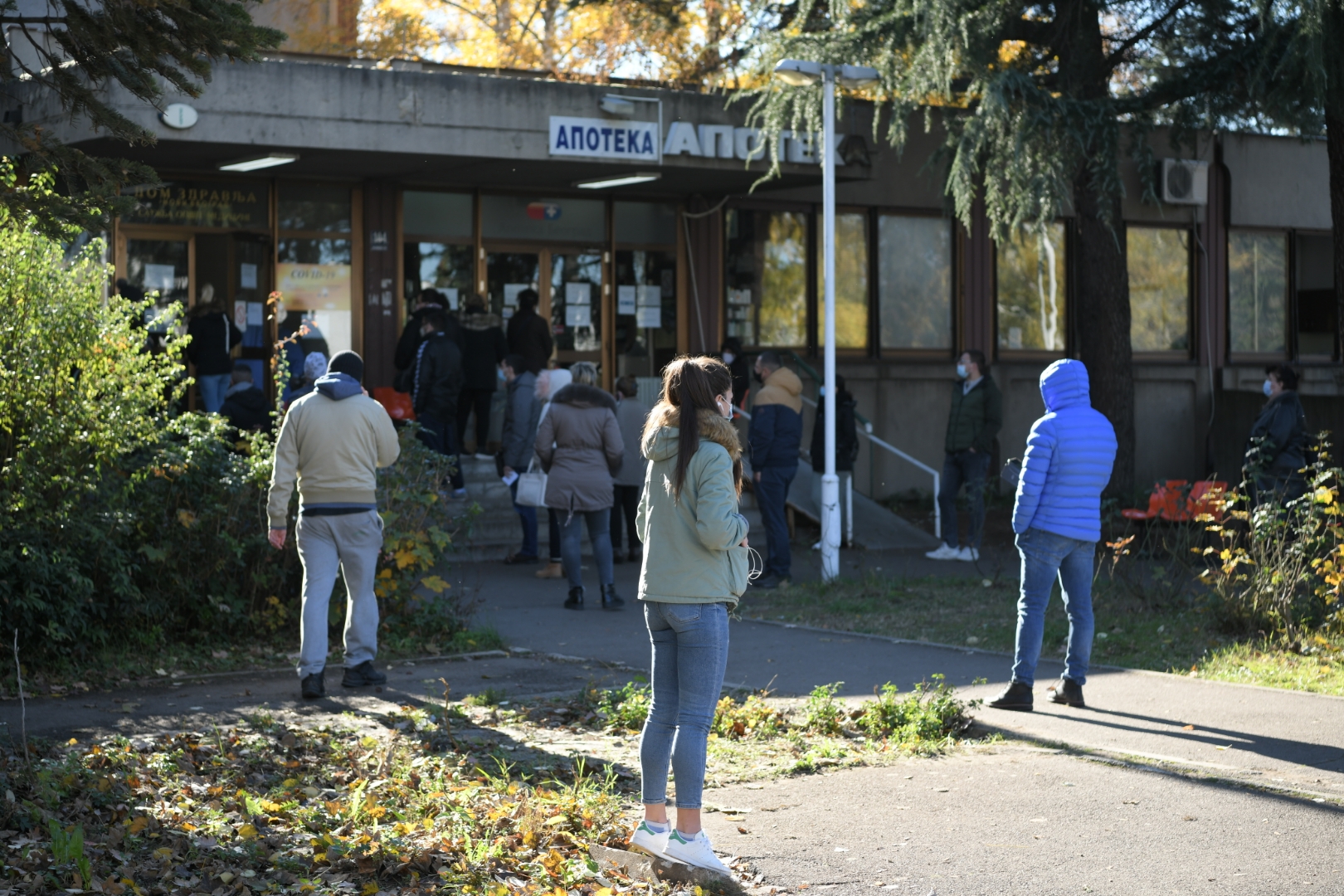 Beograd, 19.11.2020. Novi Beograd, Kovid ambulanta, Medicina rada u Omladinskoh brigada, kovid test, Testiranje, koronavirus, gužva, redovi za testiranje Foto: Dragan Mujan/Nova.rs