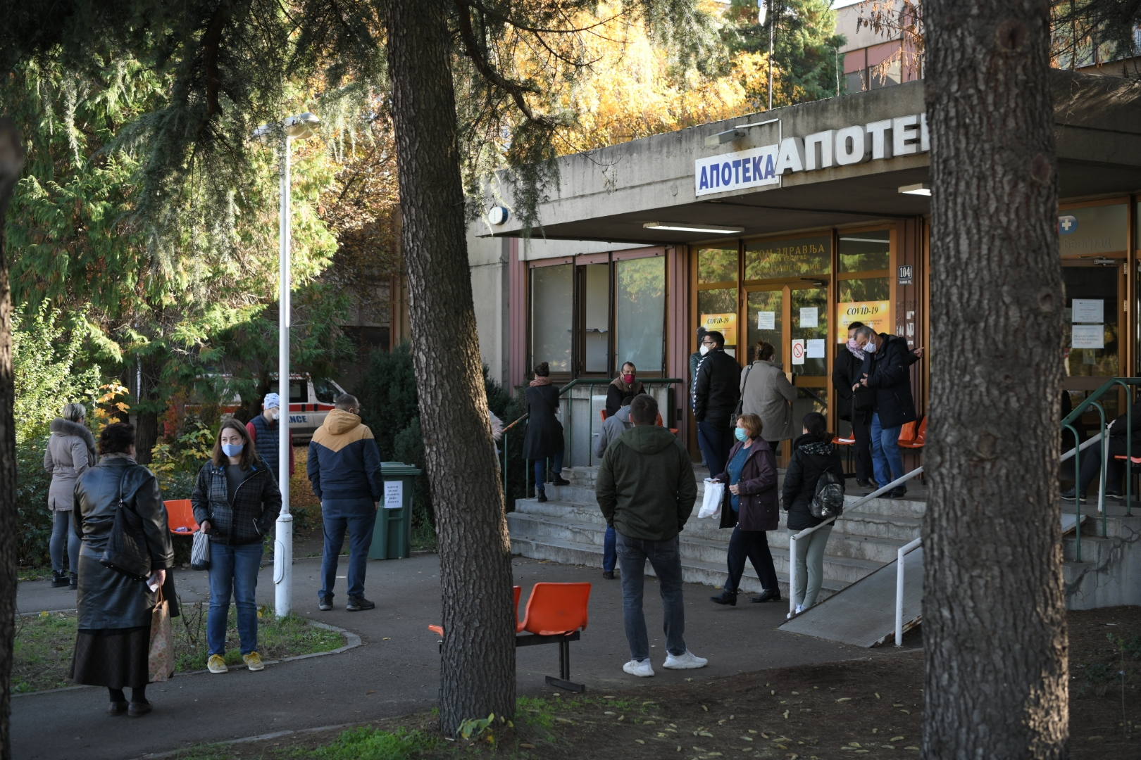 Beograd, 19.11.2020. Novi Beograd, Kovid ambulanta, Medicina rada u Omladinskoh brigada, kovid test, Testiranje, koronavirus, gužva, redovi za testiranje Foto: Dragan Mujan/Nova.rs