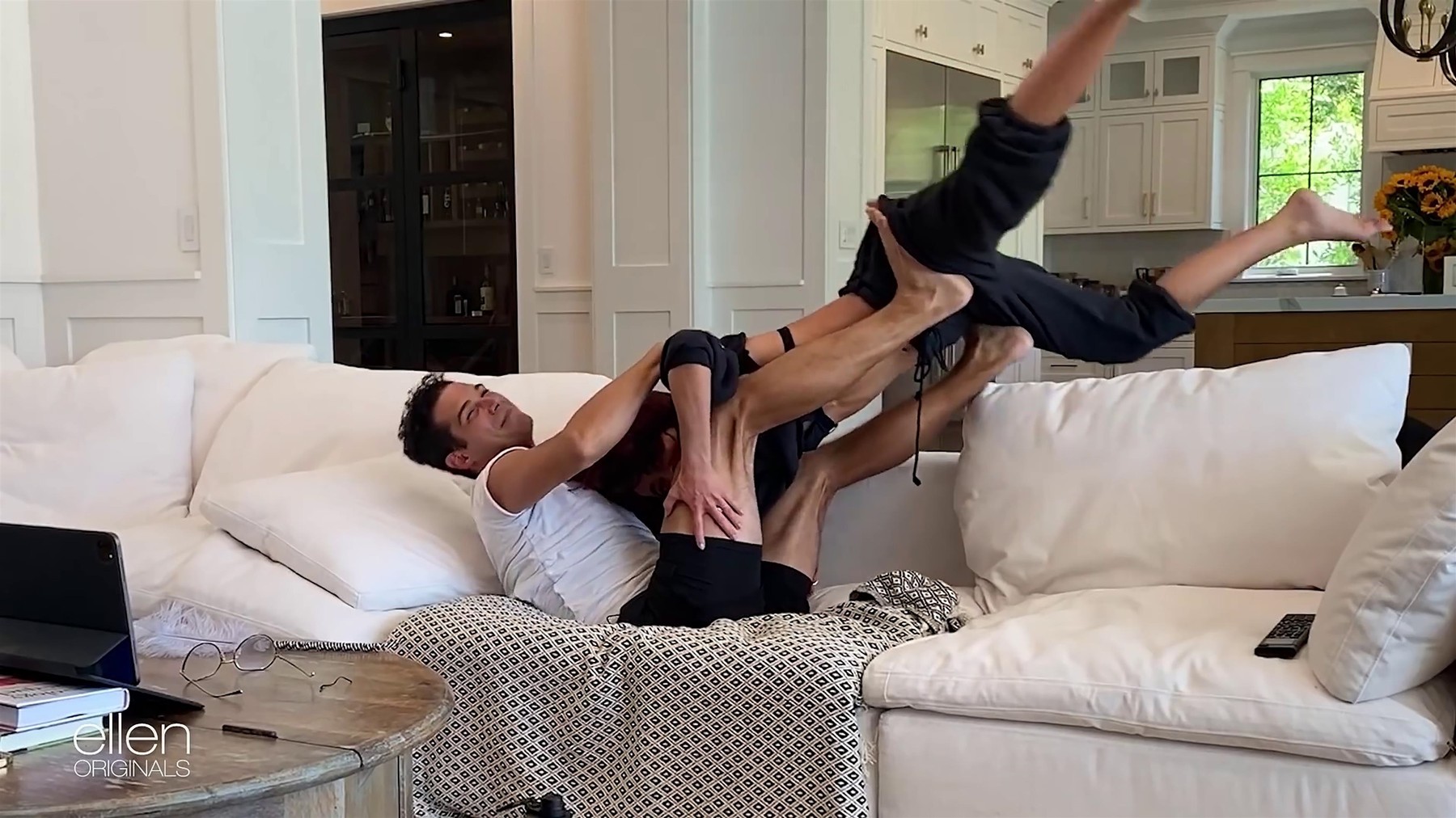 'Lady Parts' Clip: Tantric Yoga with Modern Family's Sarah Hyland &amp; Wells Adams