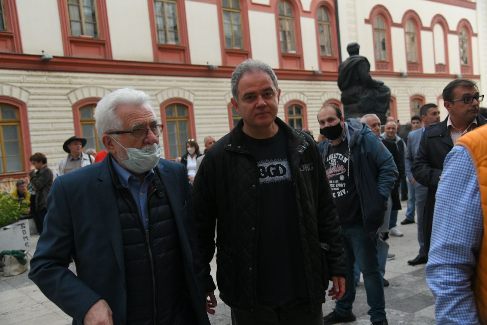 Beograd, 10.10.2020. Protest ispred Filozofskog fakulteta, Plato, Skupština slobodne Srbije, Sloboda za sve!, Okupljanje građana i članova, Zoran Radovanović, Zoran Lutovac  Foto: Nemanja Jovanović/Nova.rs