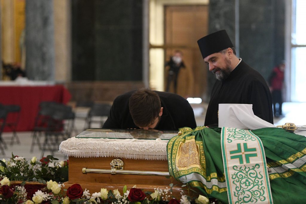 Beograd 21. novembar 2020. Hram Svetog Save, izlozeno telo upokojenog patrijarha Irineja vernici Foto:Filip Krainčanić/Nova.rs