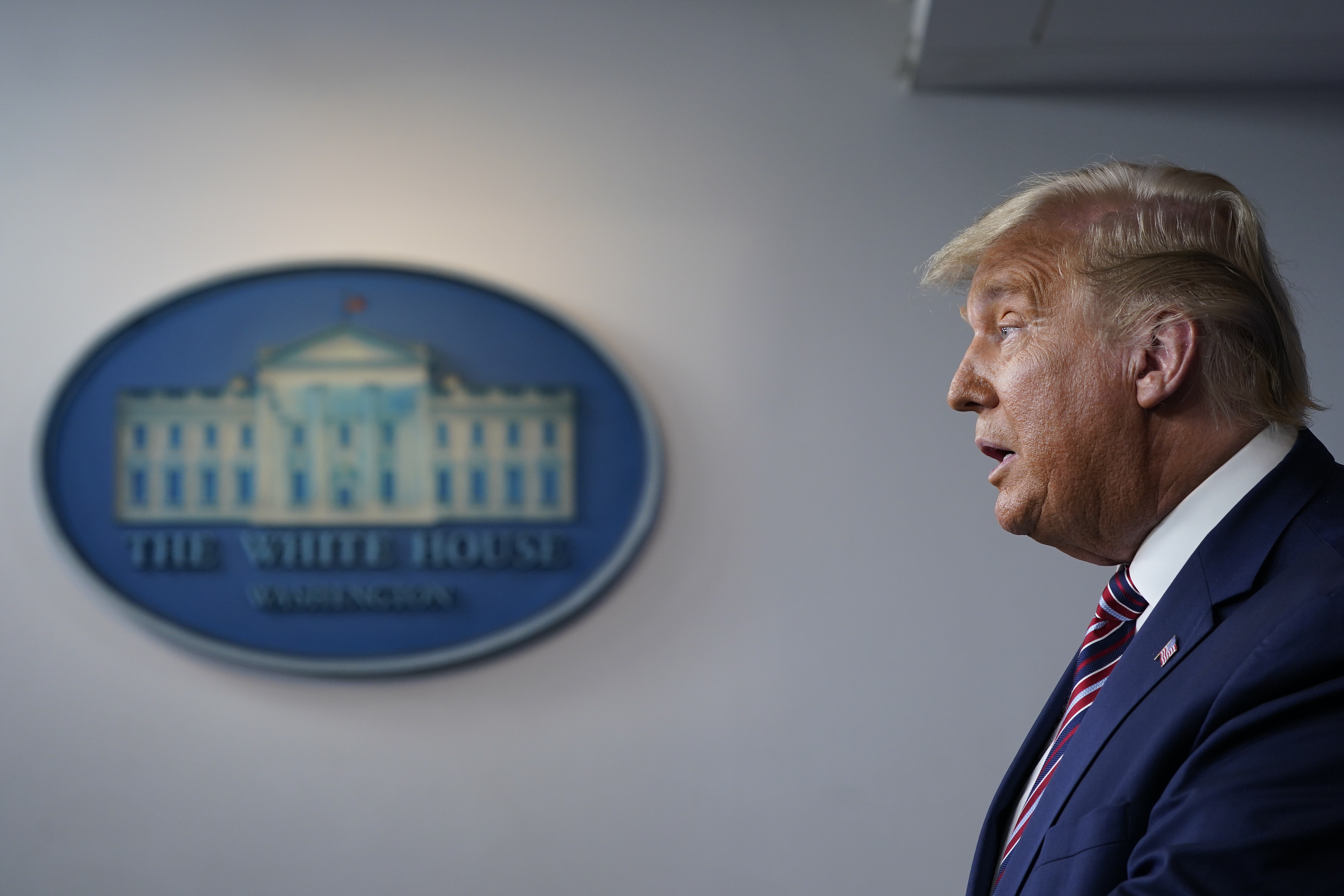 United States President Donald Trump holds a briefing Americki izbori