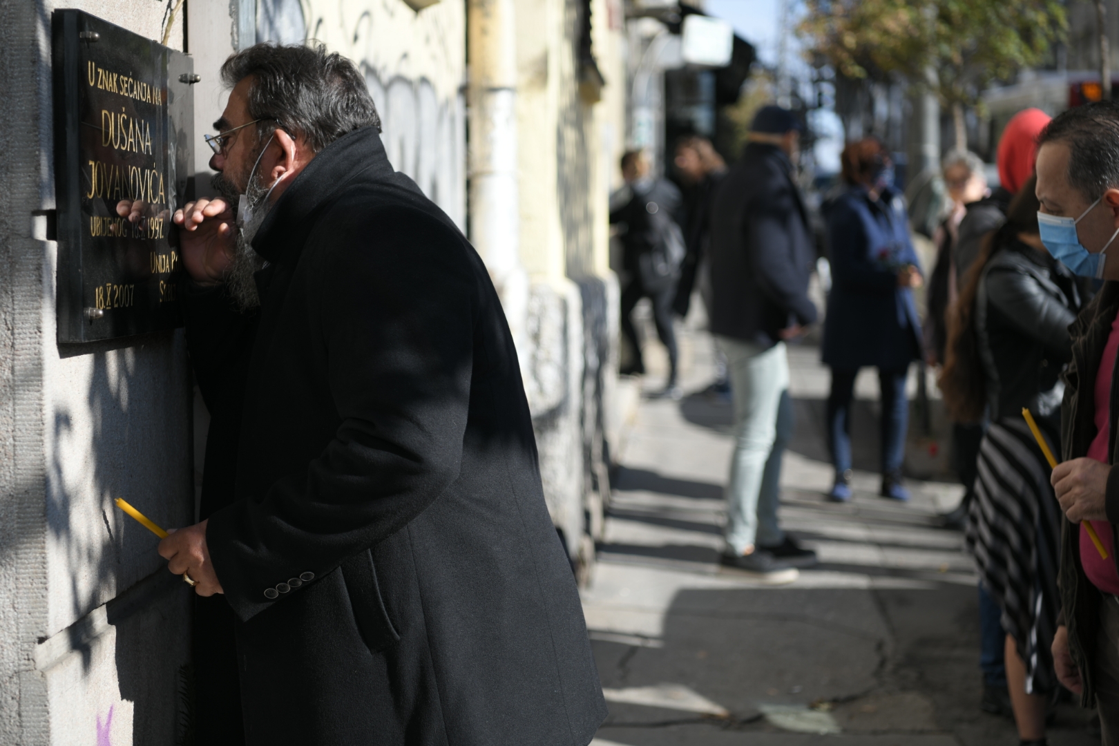Beograd 18.10.2020. Pomen Dusanu Jovanovicu kojeg su ubili skinhedsi, skinheds, u Beogradskoj ulici, Beogradska 33, Dusan Jovanovic, rom, romi, Dragoljub Ackovic