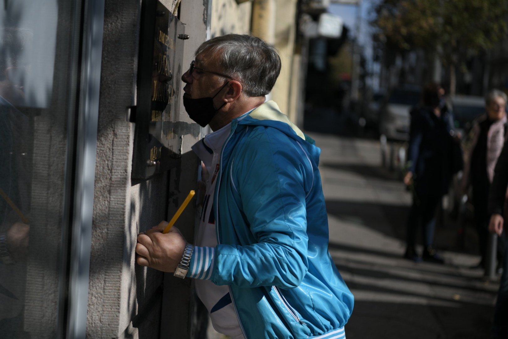 Beograd 18.10.2020. Pomen Dusanu Jovanovicu kojeg su ubili skinhedsi, skinheds, u Beogradskoj ulici, Beogradska 33, Dusan Jovanovic, rom, romi