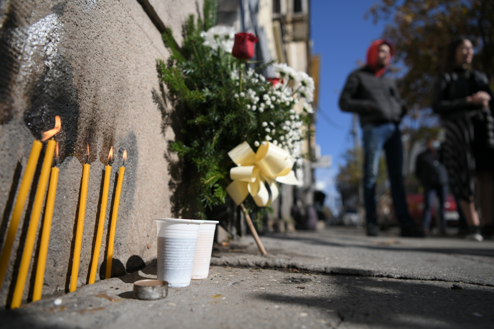 Beograd 18.10.2020. Pomen Dusanu Jovanovicu kojeg su ubili skinhedsi, skinheds, u Beogradskoj ulici, Beogradska 33, Dusan Jovanovic, rom, romi