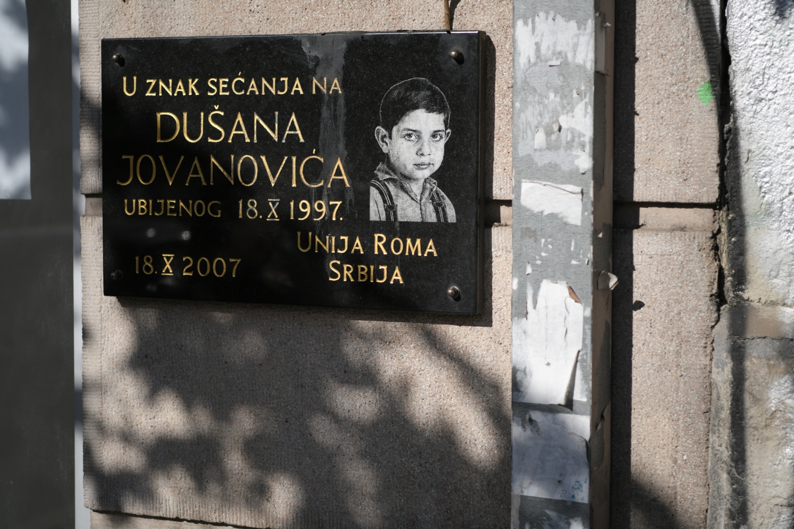 Beograd 18.10.2020. Pomen Dusanu Jovanovicu kojeg su ubili skinhedsi, skinheds, u Beogradskoj ulici, Beogradska 33, Dusan Jovanovic, rom, romi