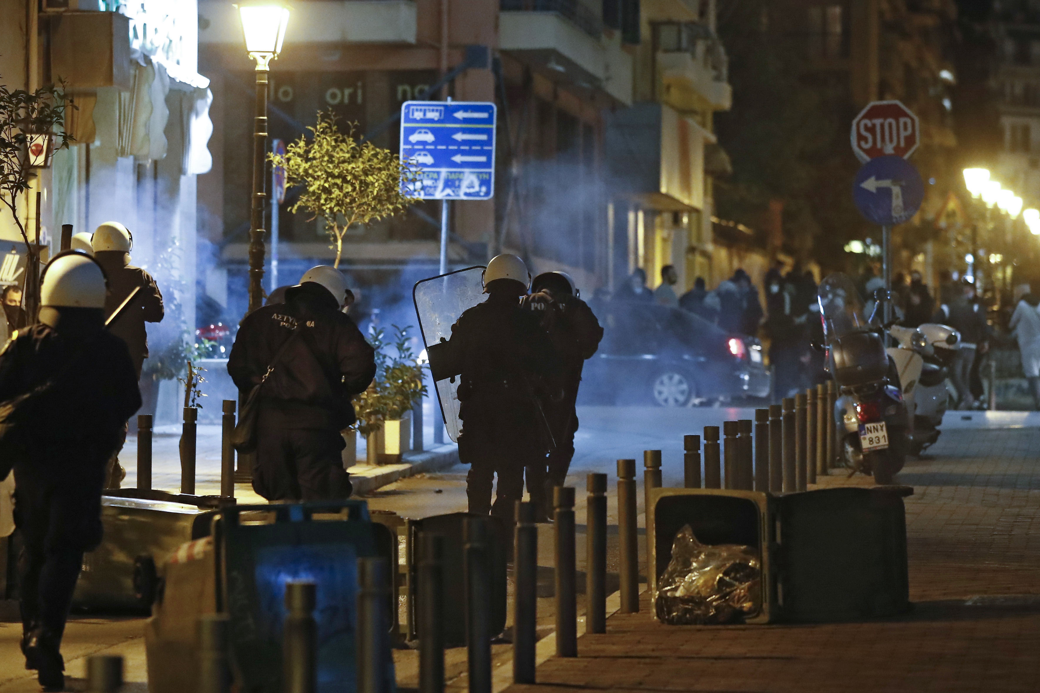 Grčka protest, Protesters and police clash during anti-lockdown measures protest