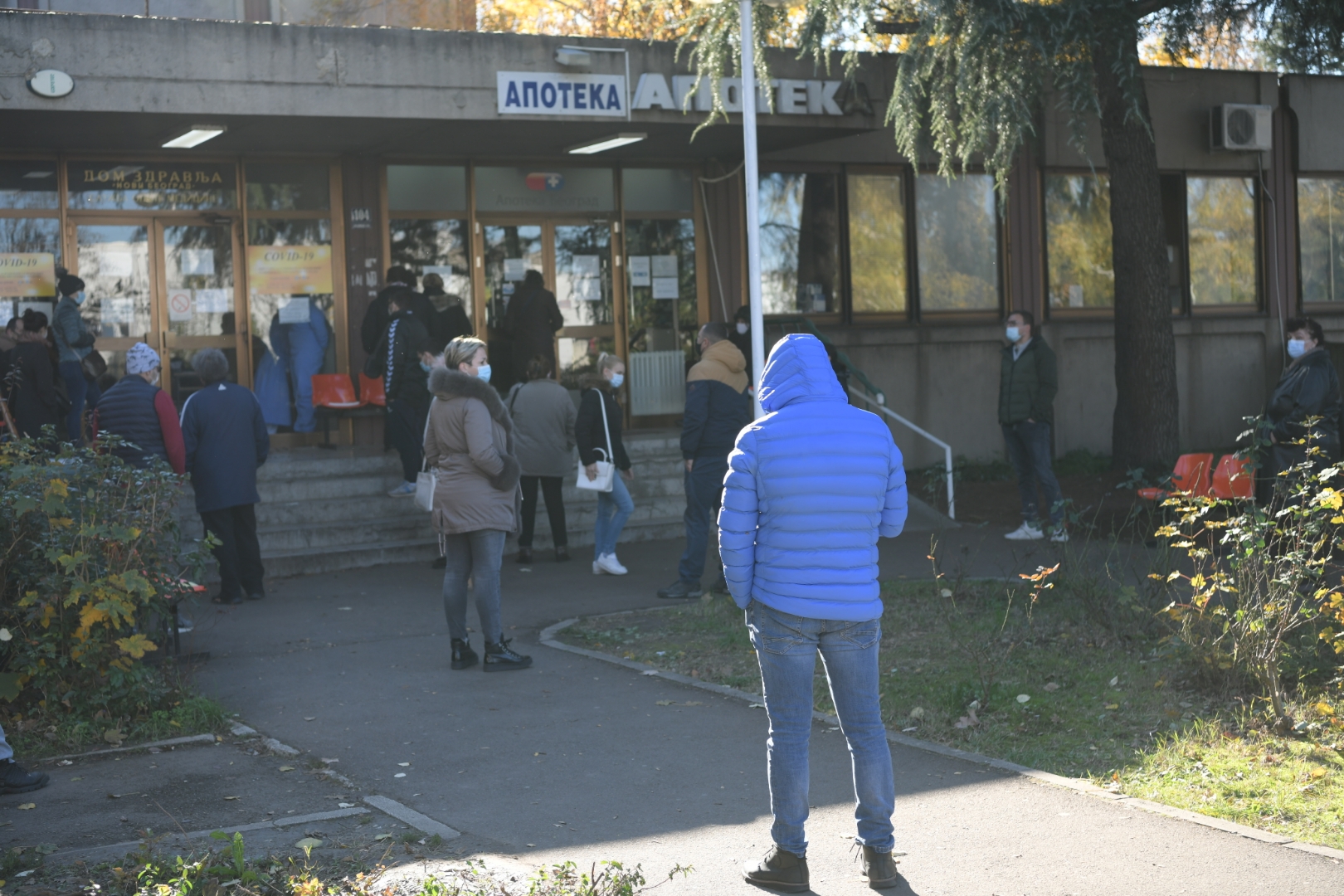 Beograd, 19.11.2020. Novi Beograd, Kovid ambulanta, Medicina rada u Omladinskoh brigada, kovid test, Testiranje, koronavirus, gužva, redovi za testiranje Foto: Dragan Mujan/Nova.rs
