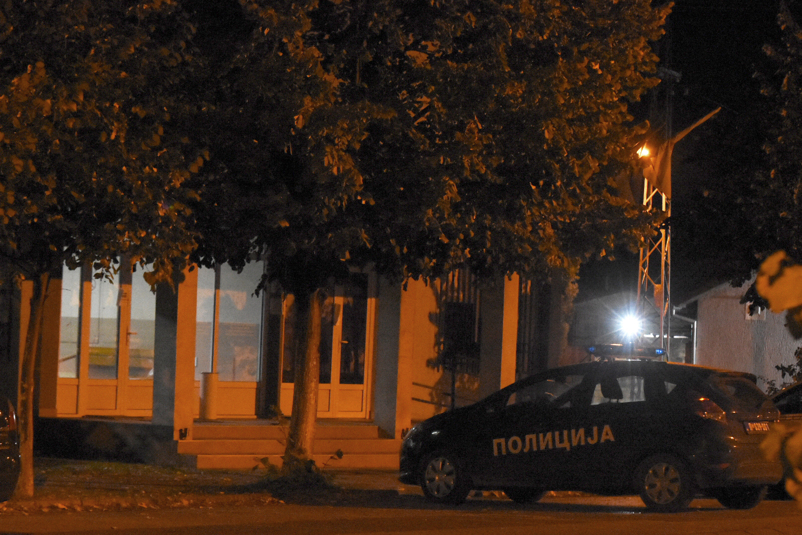 20.10.2020. Srbobran. Bačena bomba na policijsku stanicu u Srbobranu