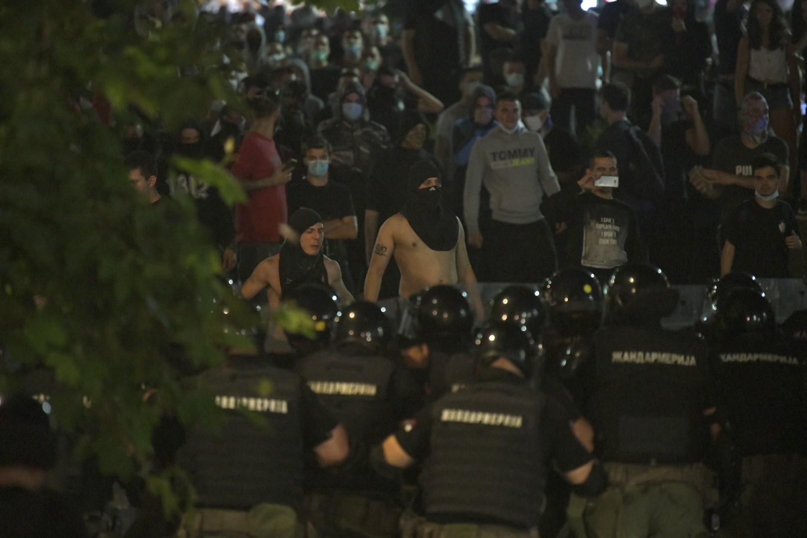 Beograd 08.07.2020. Protest, drugi dan demonstracija, haos, suzavac, paljenje, povređeni, policija Foto: Zoran Lončarević/Nova.rs