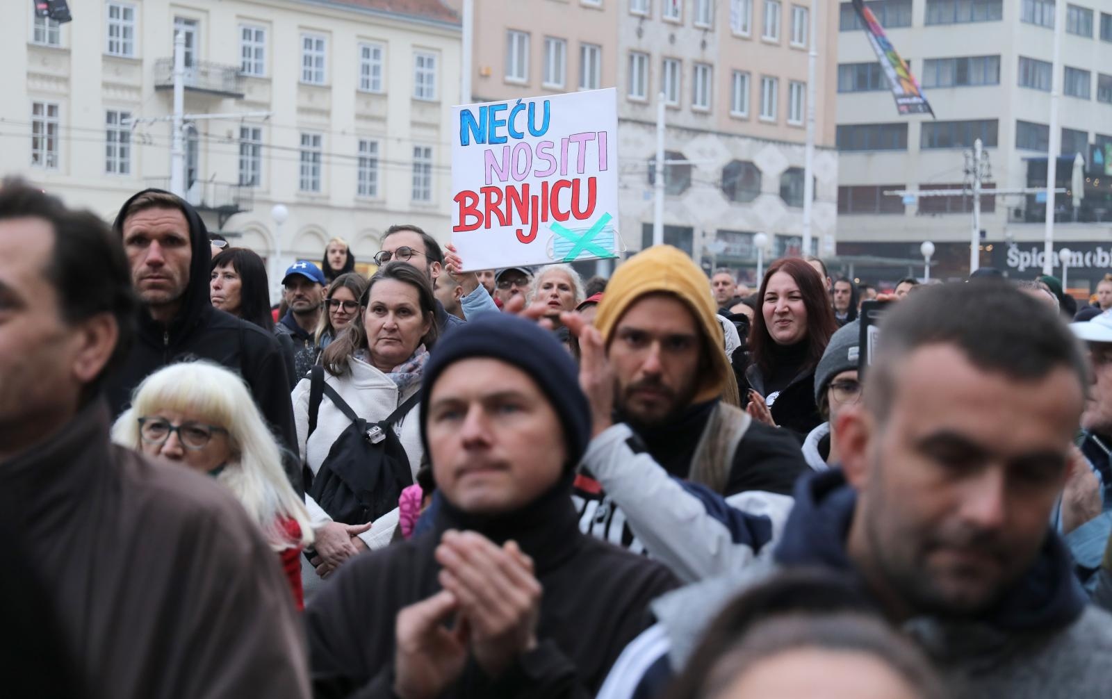 08.11.2020. Zagreb - Zapoceo je  prosvjed protiv mjera Nacionalnog stozera. Okupljanje je na Trgu kralja Tomislava u 15 sati, slijedi setnja do Trga bana Jelacica.
Photo: Emica Elvedji/PIXSELL