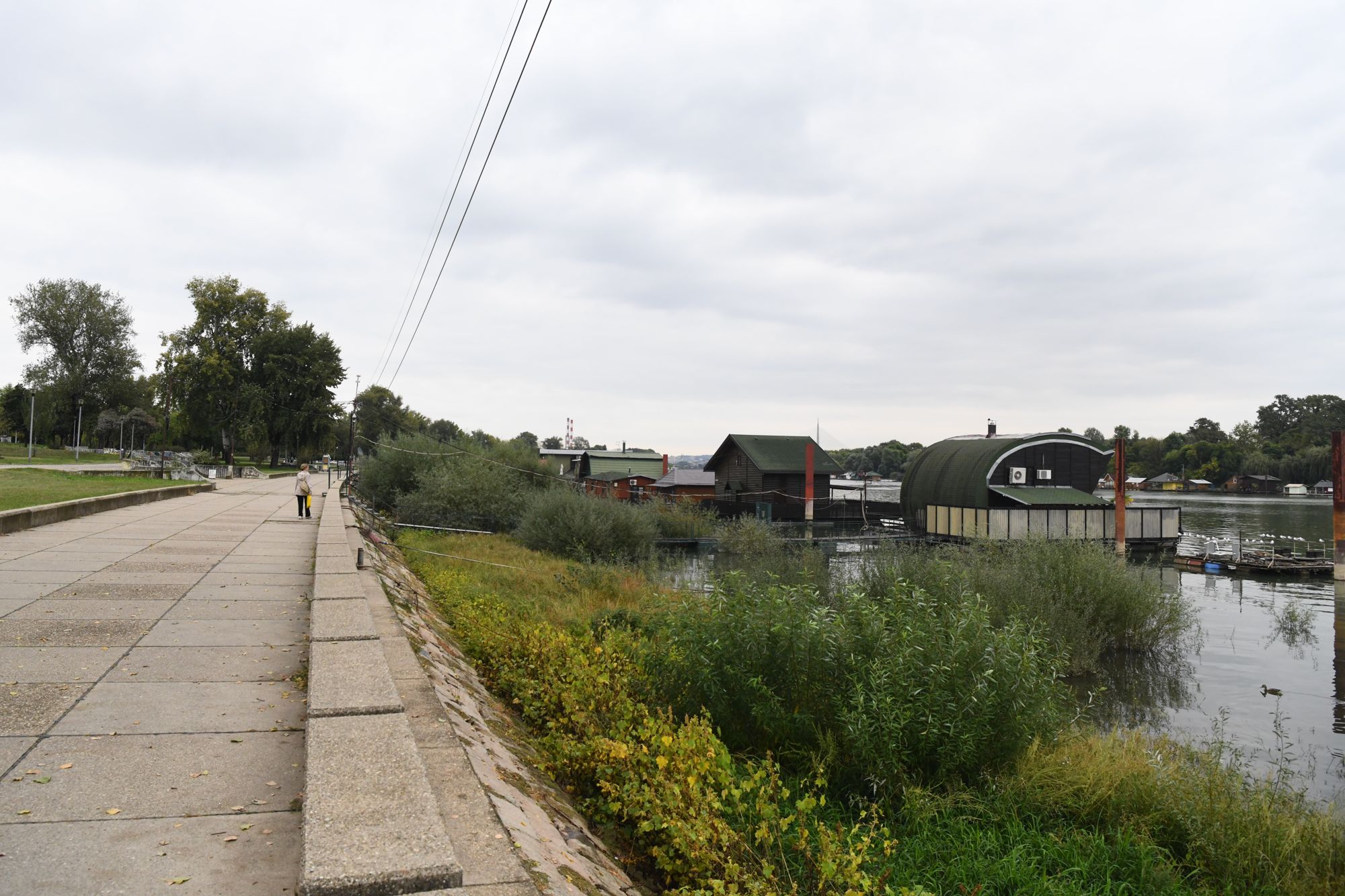 Beograd, 08.10.2020.  Savski nasip, Savski kej, splavovi, kućice na Savi Foto: Goran Srdanov/Nova.rs