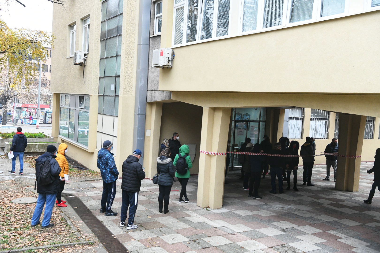 Beograd, 24.11.2020. Koronavirus, Covid 19, Kovid ambulanta, red, redovi, test, testiranje, Ustanička Foto: Vesna Lalić/Nova.rs