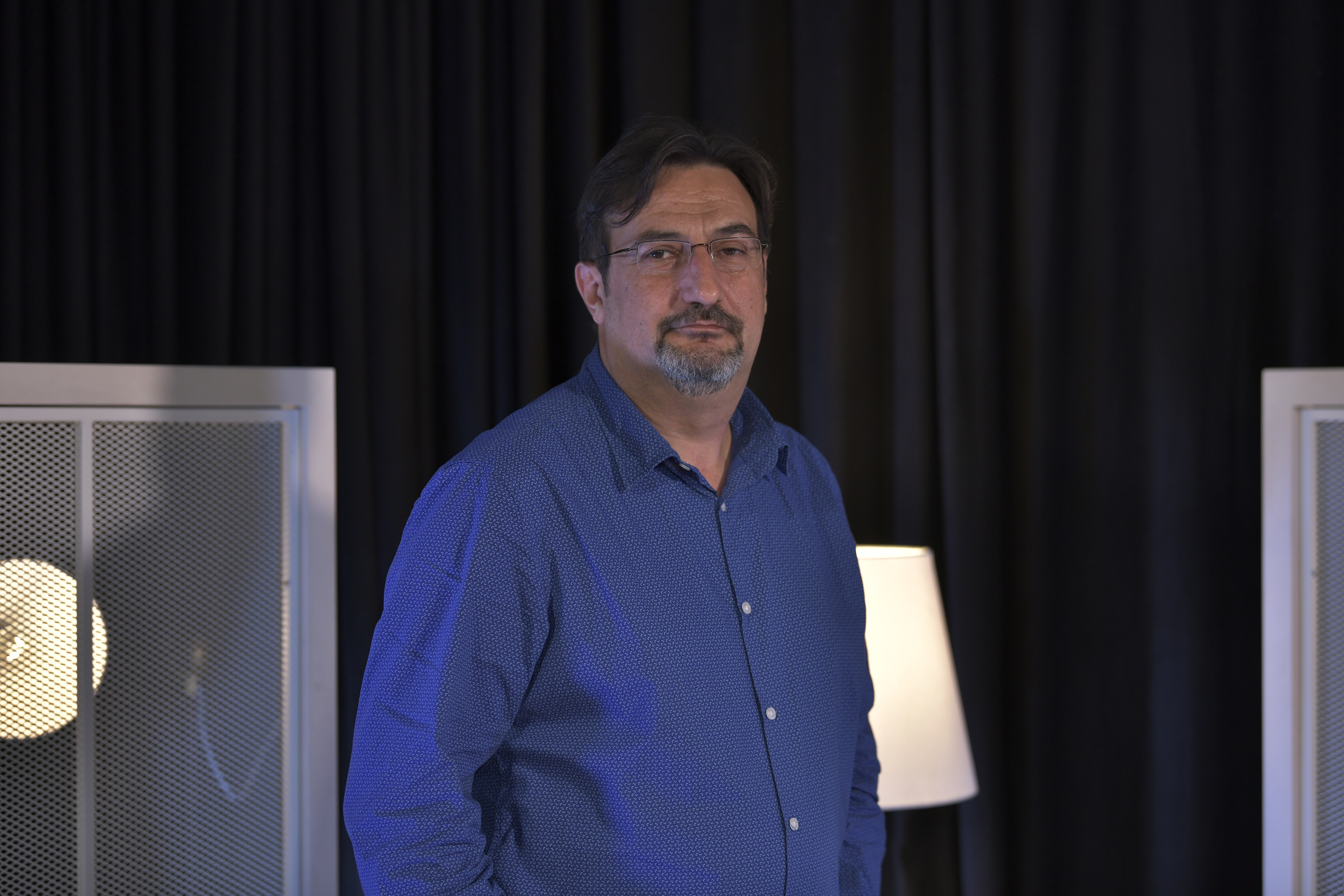 Aris Movsesijan, doktor stomatologije, pisac, scenarista, reditelj, bloger... novi je predsednik stranke umesto