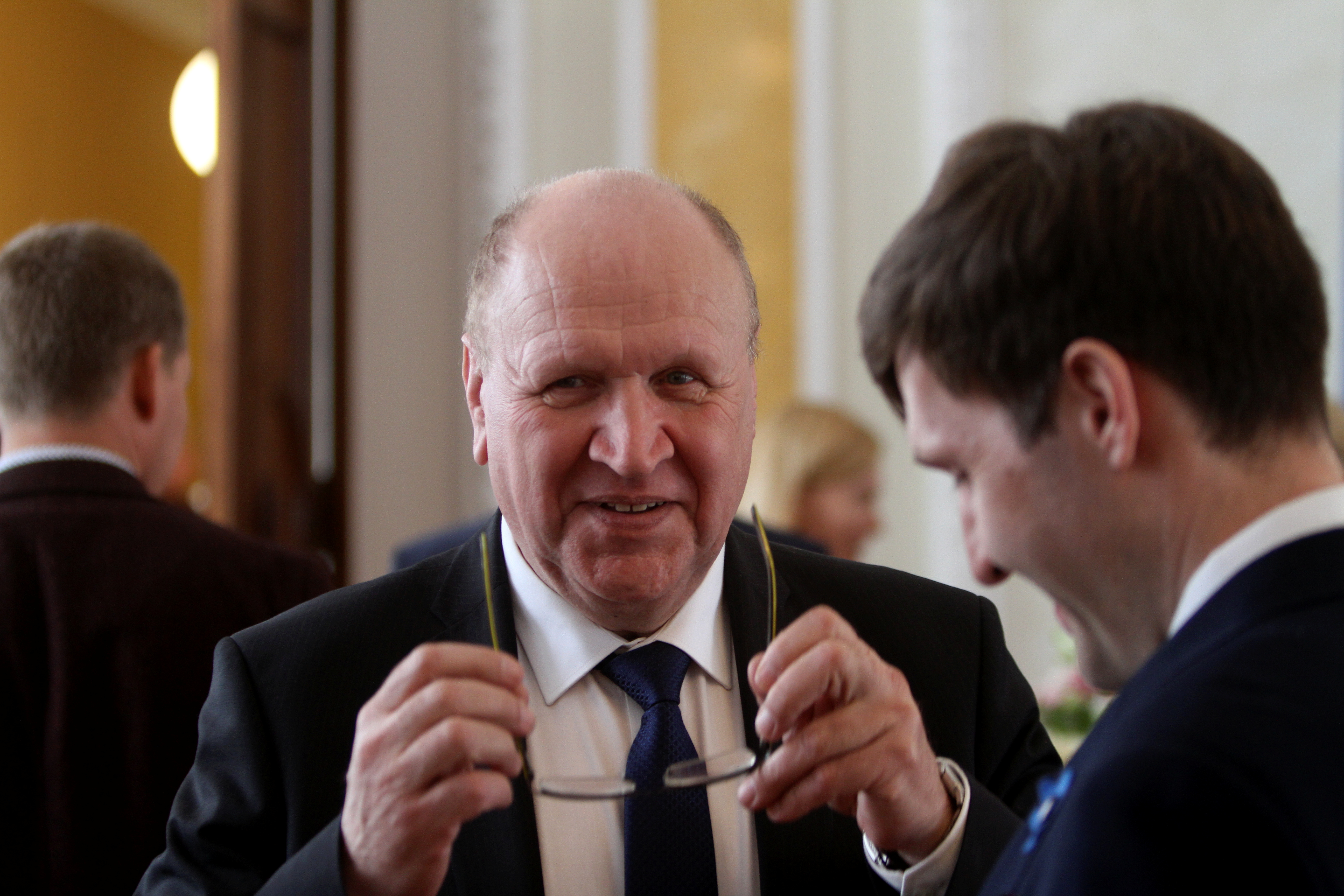 Estonia coalition government swearing the oath of office