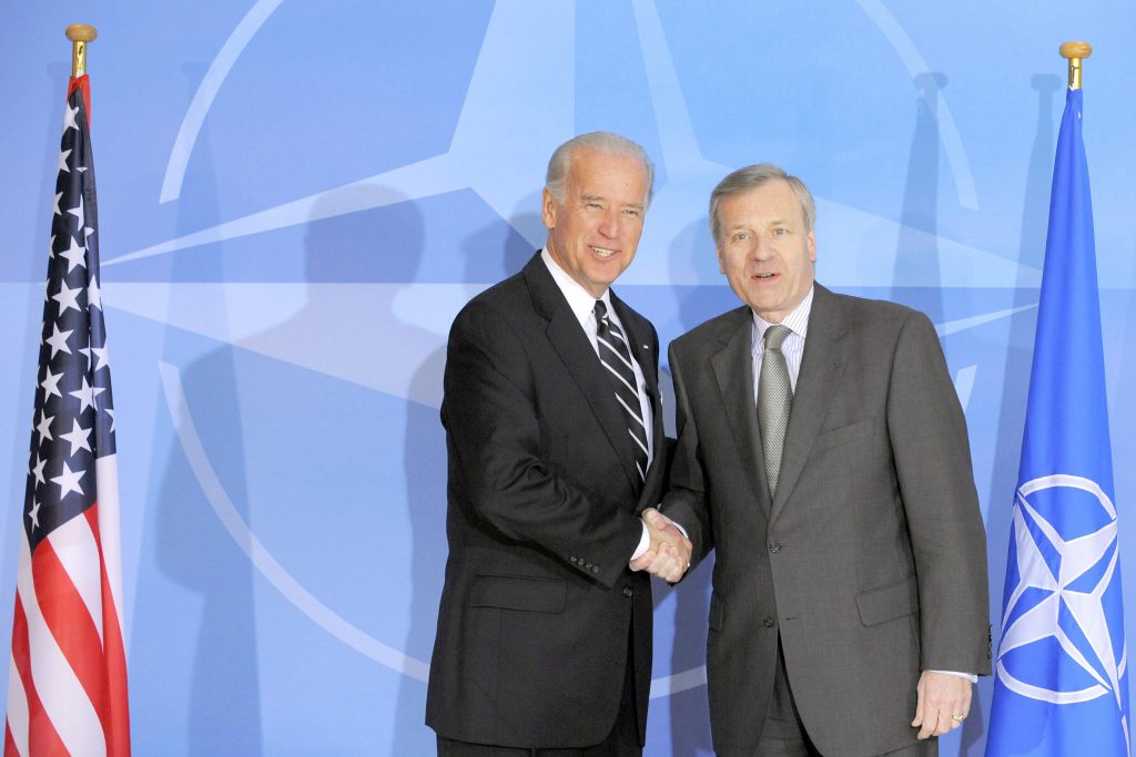 Jaap-de-Hoop-Scheffer-Biden-1024x683.jpg