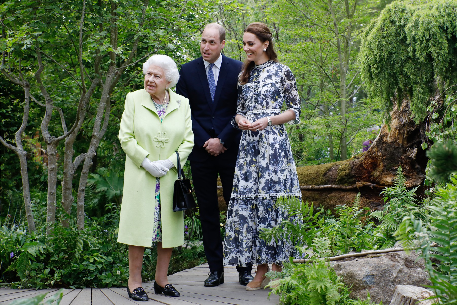 Non Exclusive: Queen Elizabeth visits the Chelsea Flower Show